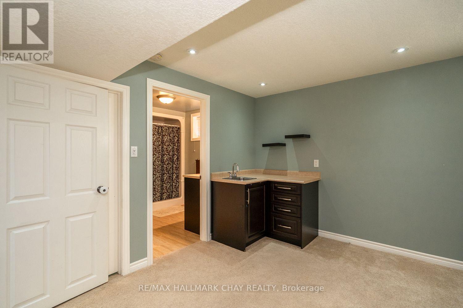 57 IRWIN CRESCENT - 25