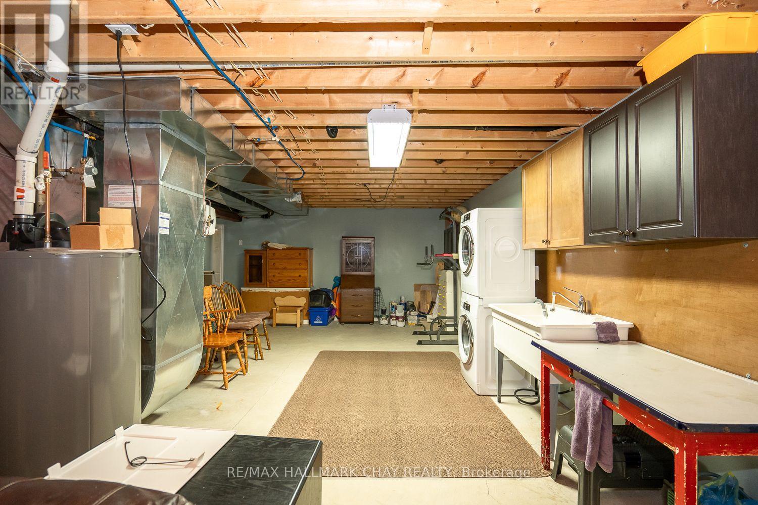 57 IRWIN CRESCENT - 29