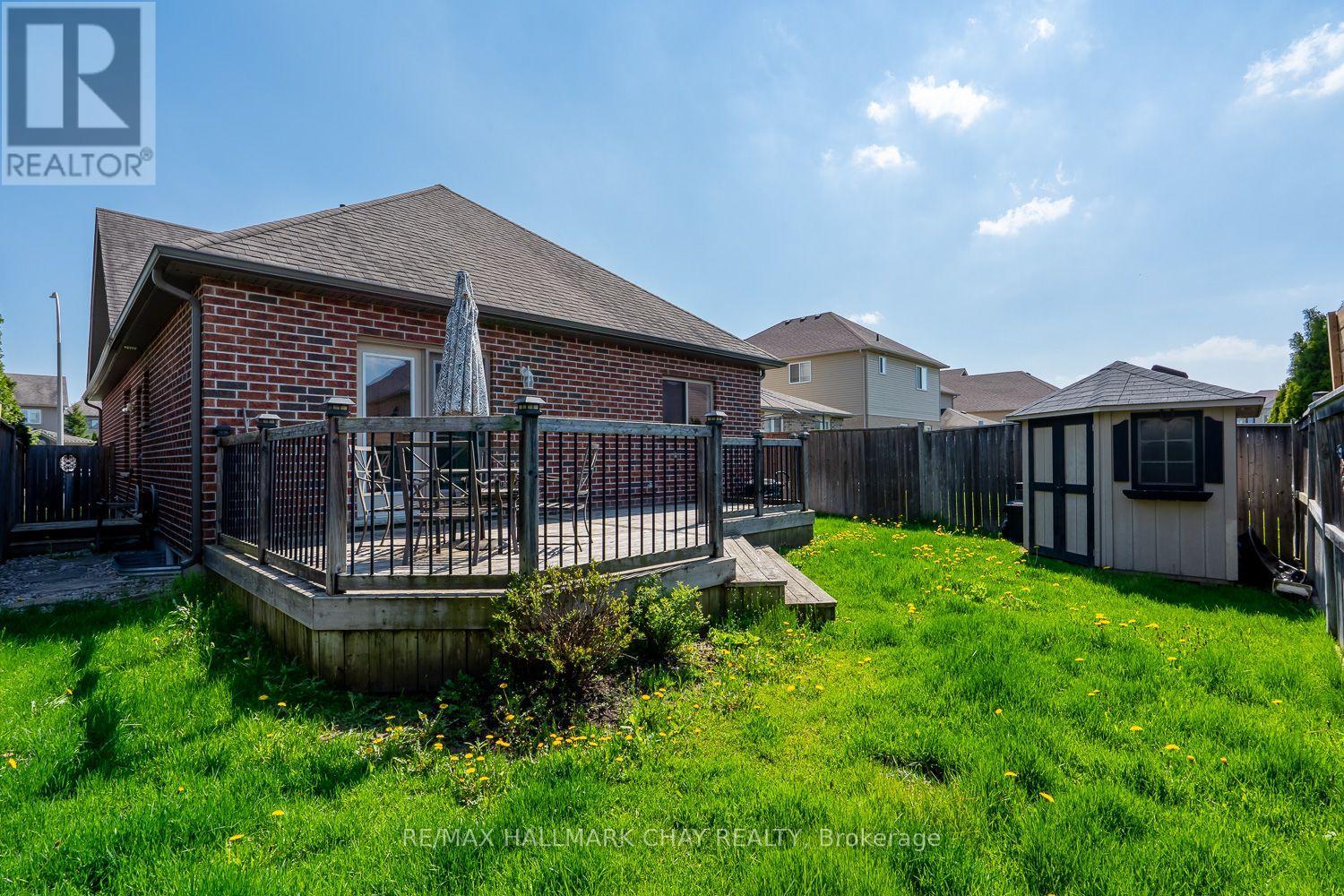 57 IRWIN CRESCENT - 31