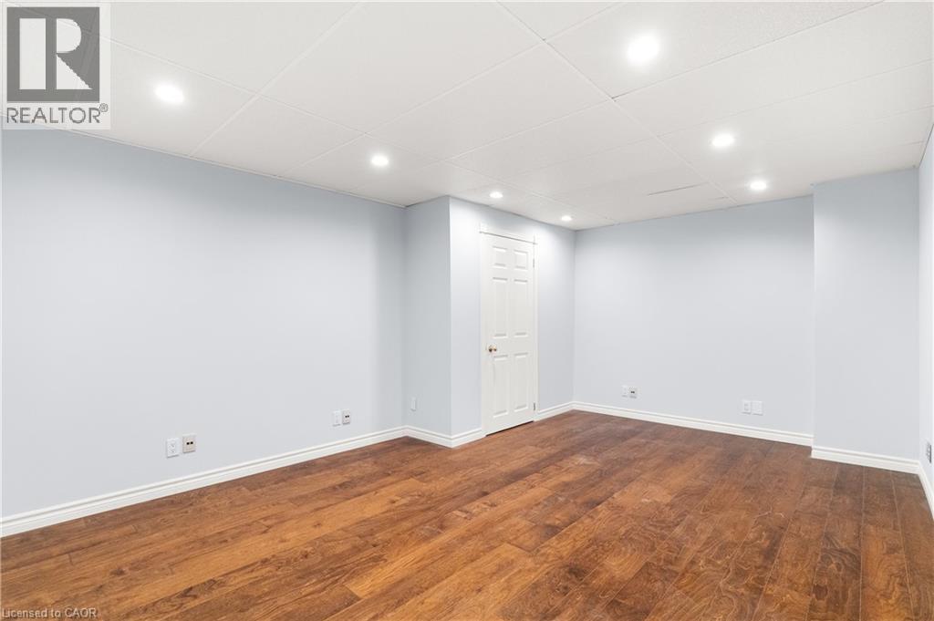 314 OLD CHICOPEE Trail, Kitchener, Ontario, N2A4C8 — Photo 5