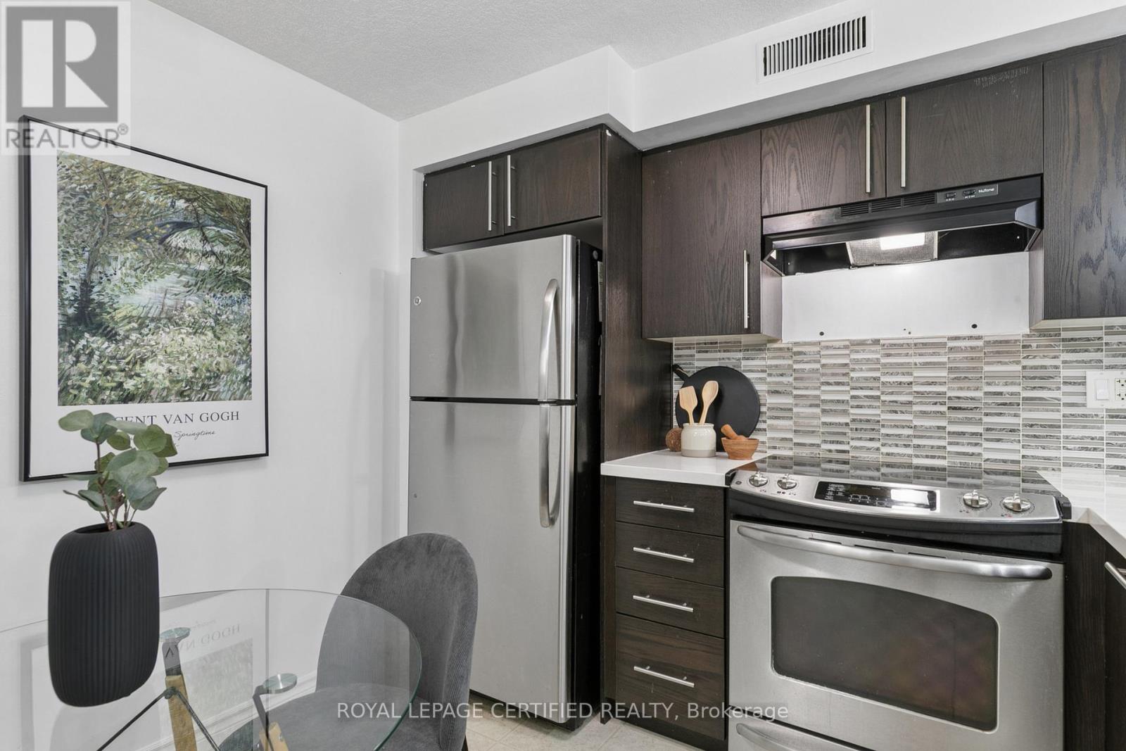 #60 35 MOUNTFORD DRIVE - 12