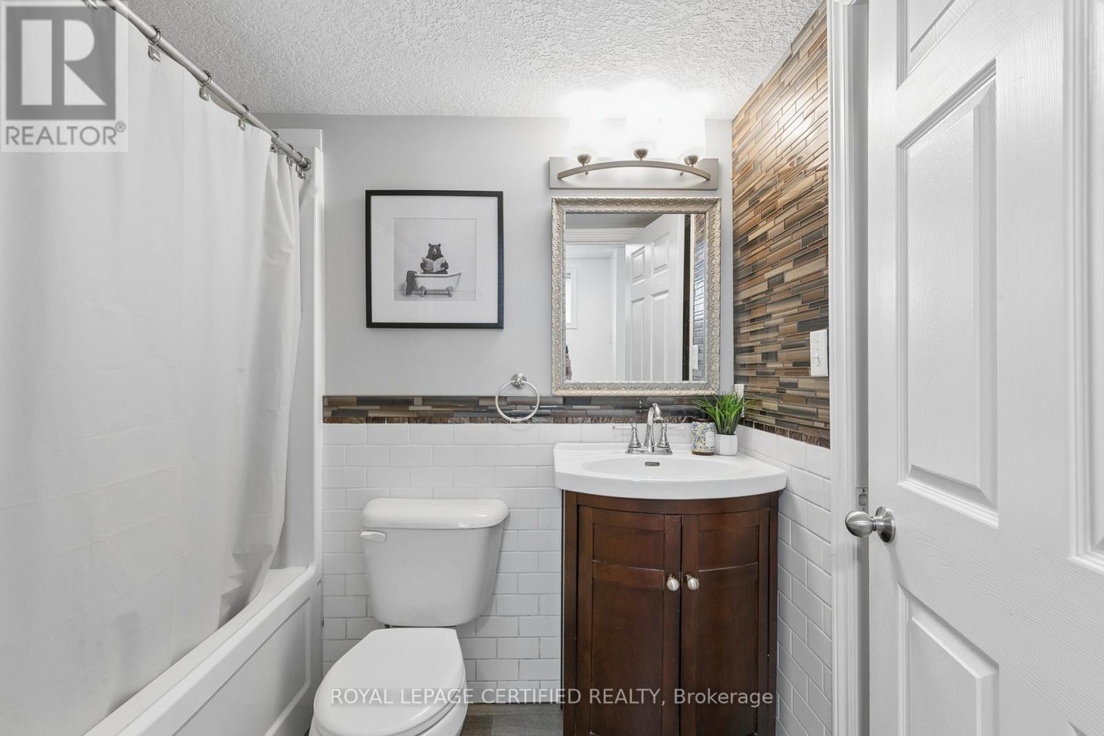 #60 35 MOUNTFORD DRIVE - 14