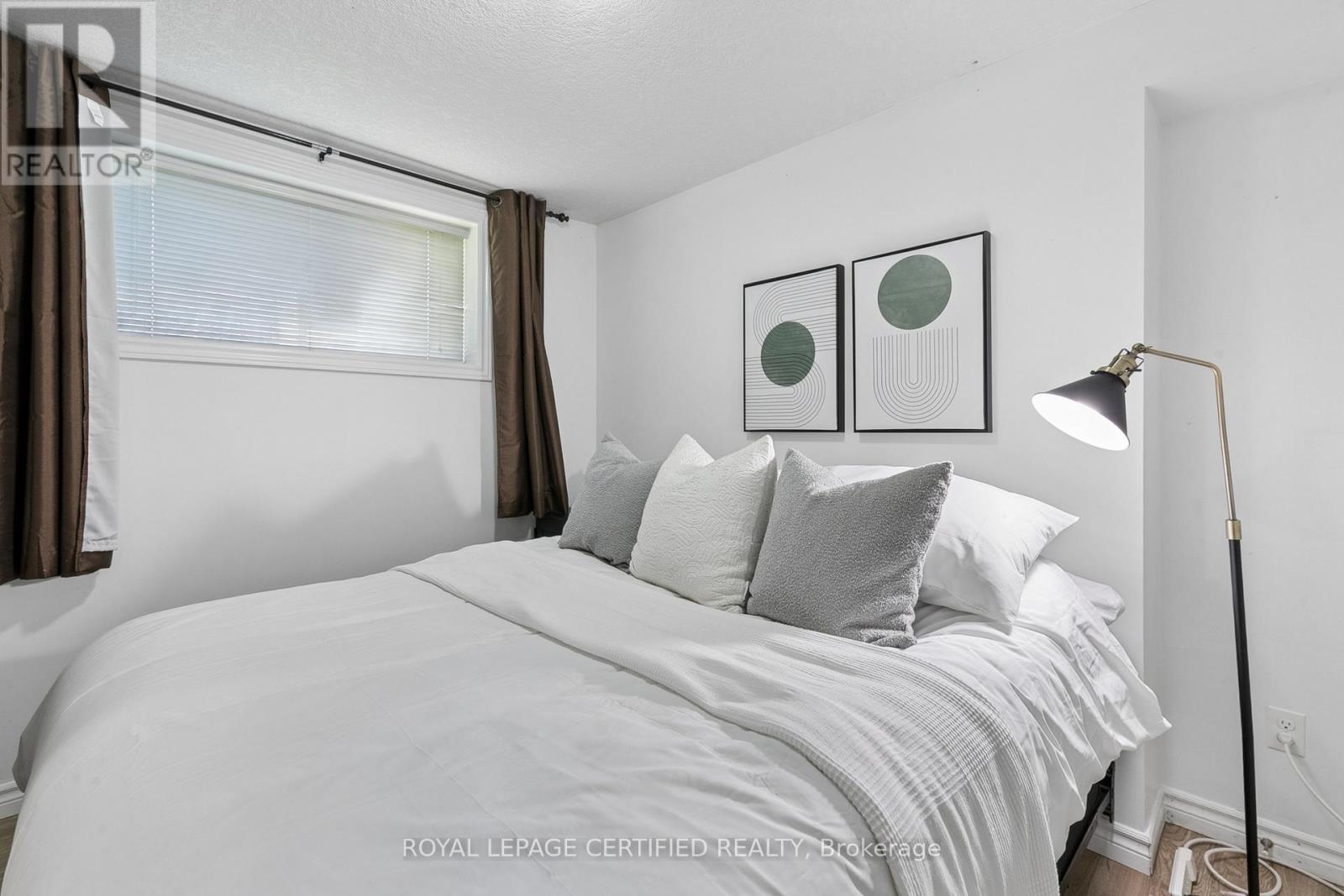 #60 35 MOUNTFORD DRIVE - 17