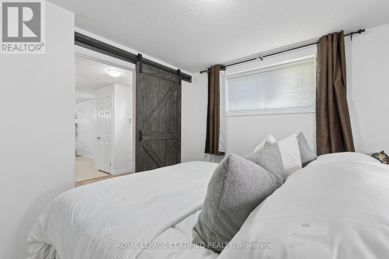 #60 35 MOUNTFORD DRIVE - 18