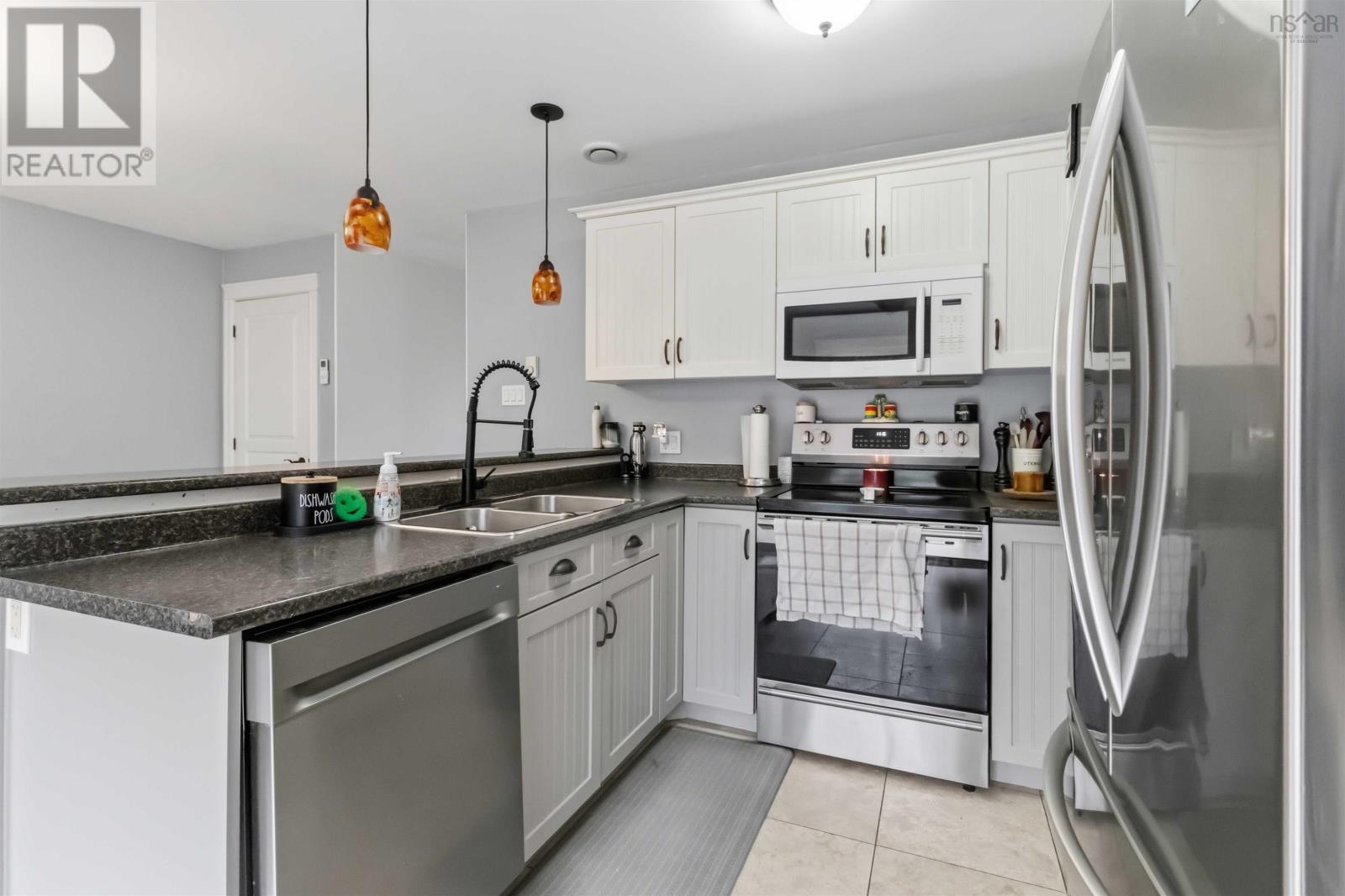 928 Sackville Drive - 17