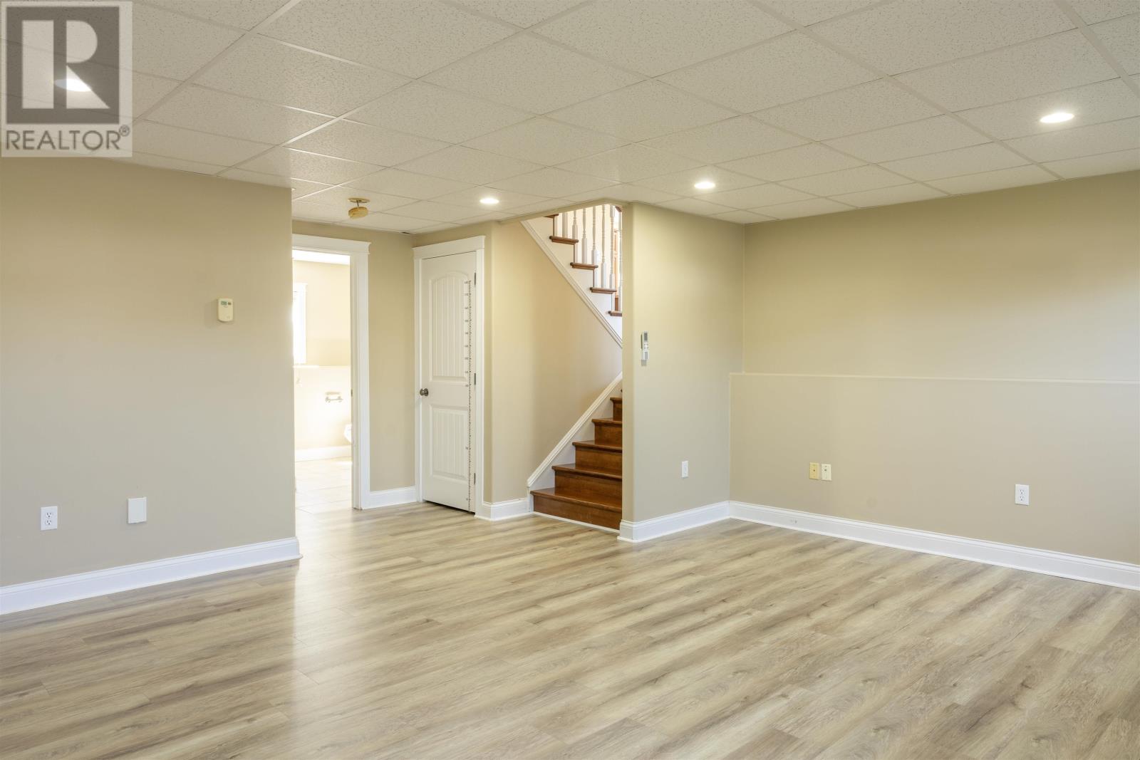 15 Raspberry Avenue - 16