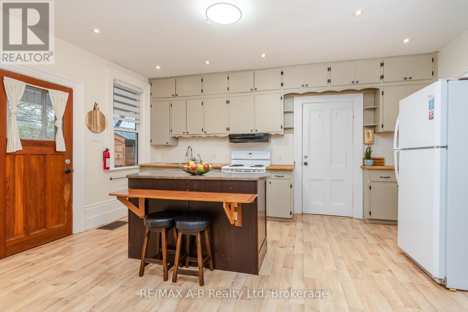 27 HOME STREET - 20