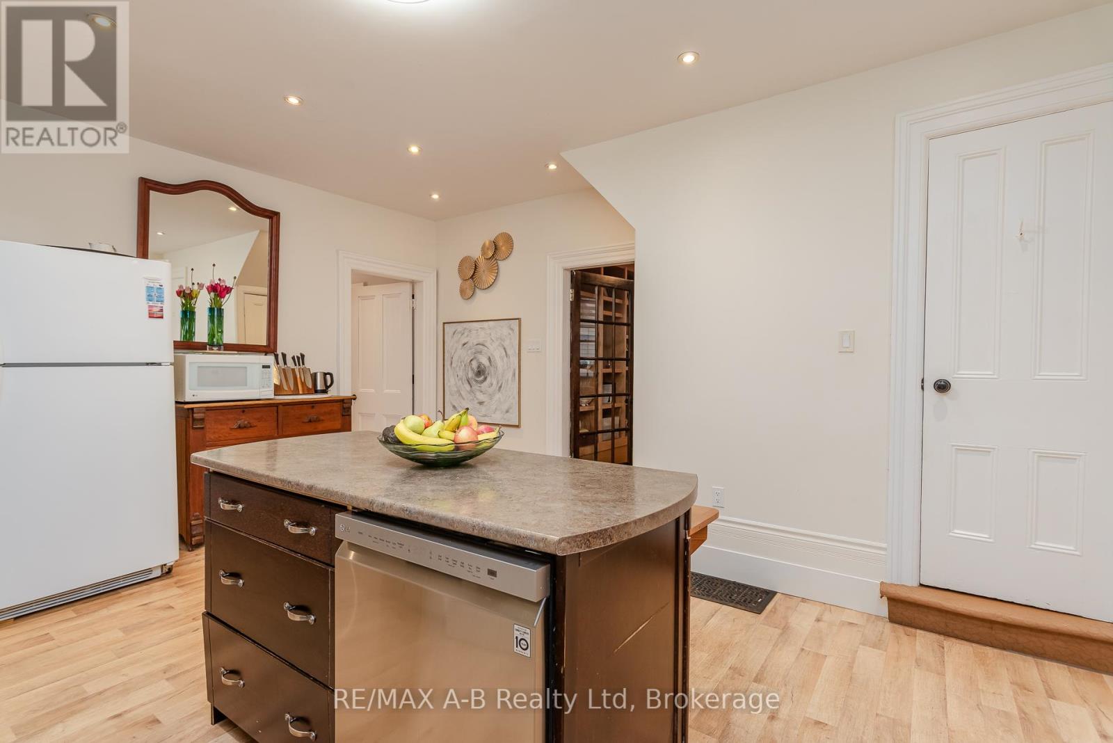 27 HOME STREET - 25