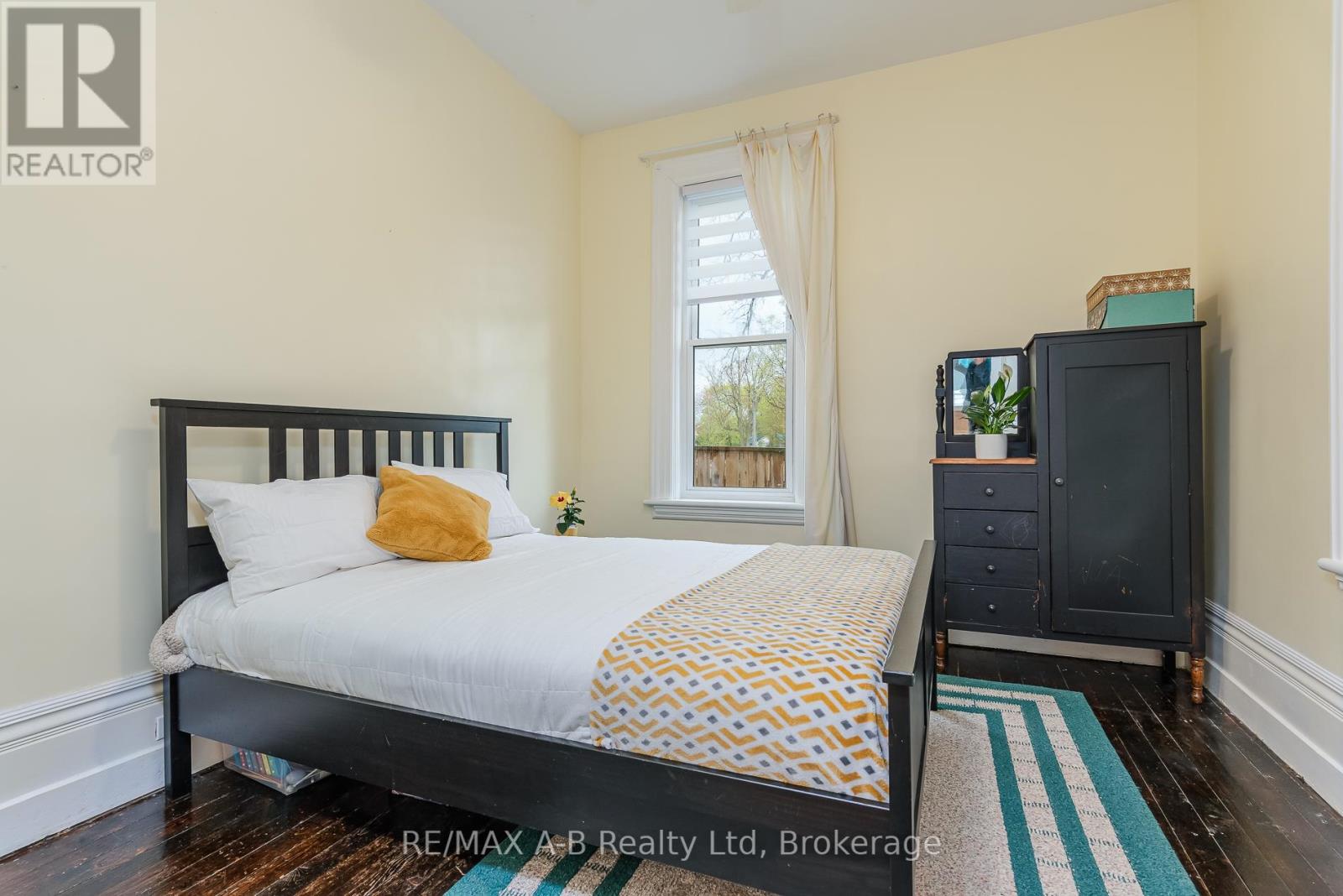 27 HOME STREET - 32