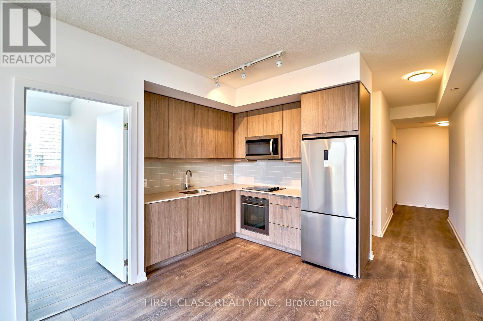 Listing photo of 908 - 36 FOREST MANOR ROAD