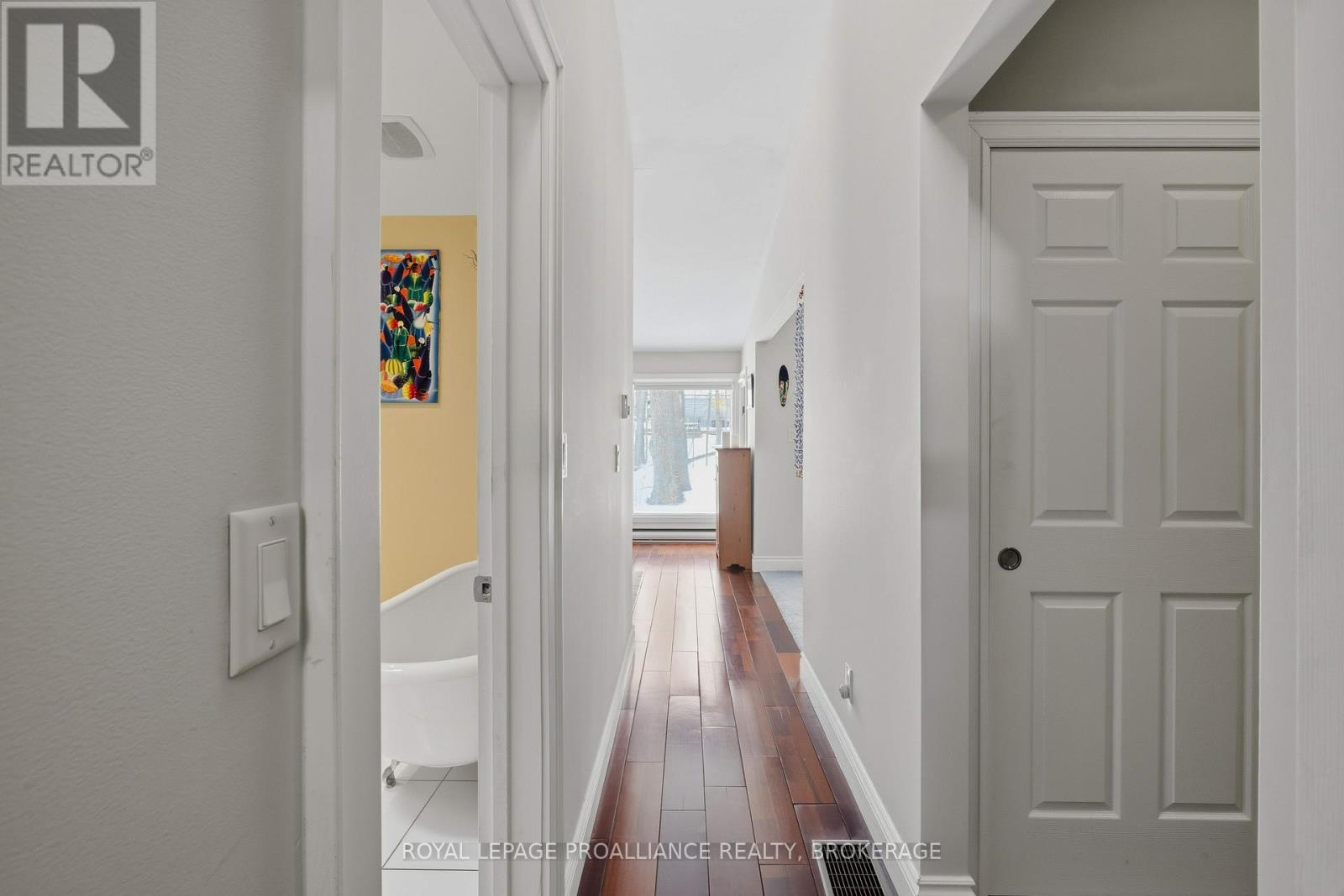 27 RIVERSIDE DRIVE - 26