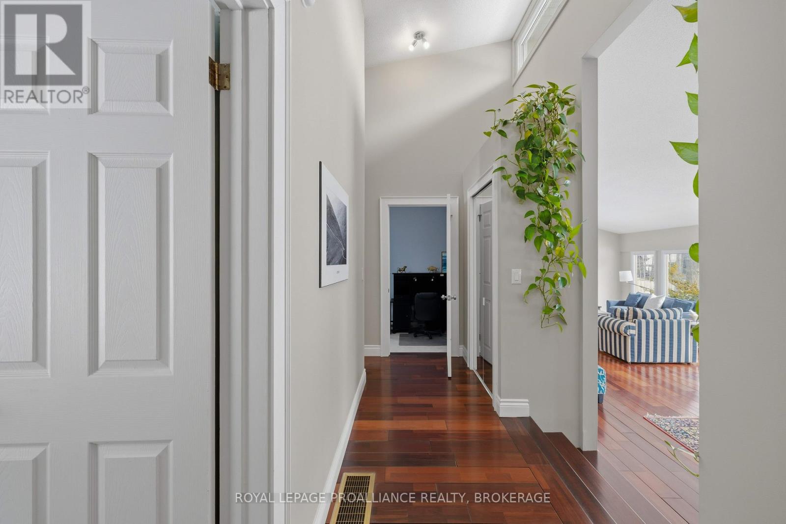27 RIVERSIDE DRIVE - 22