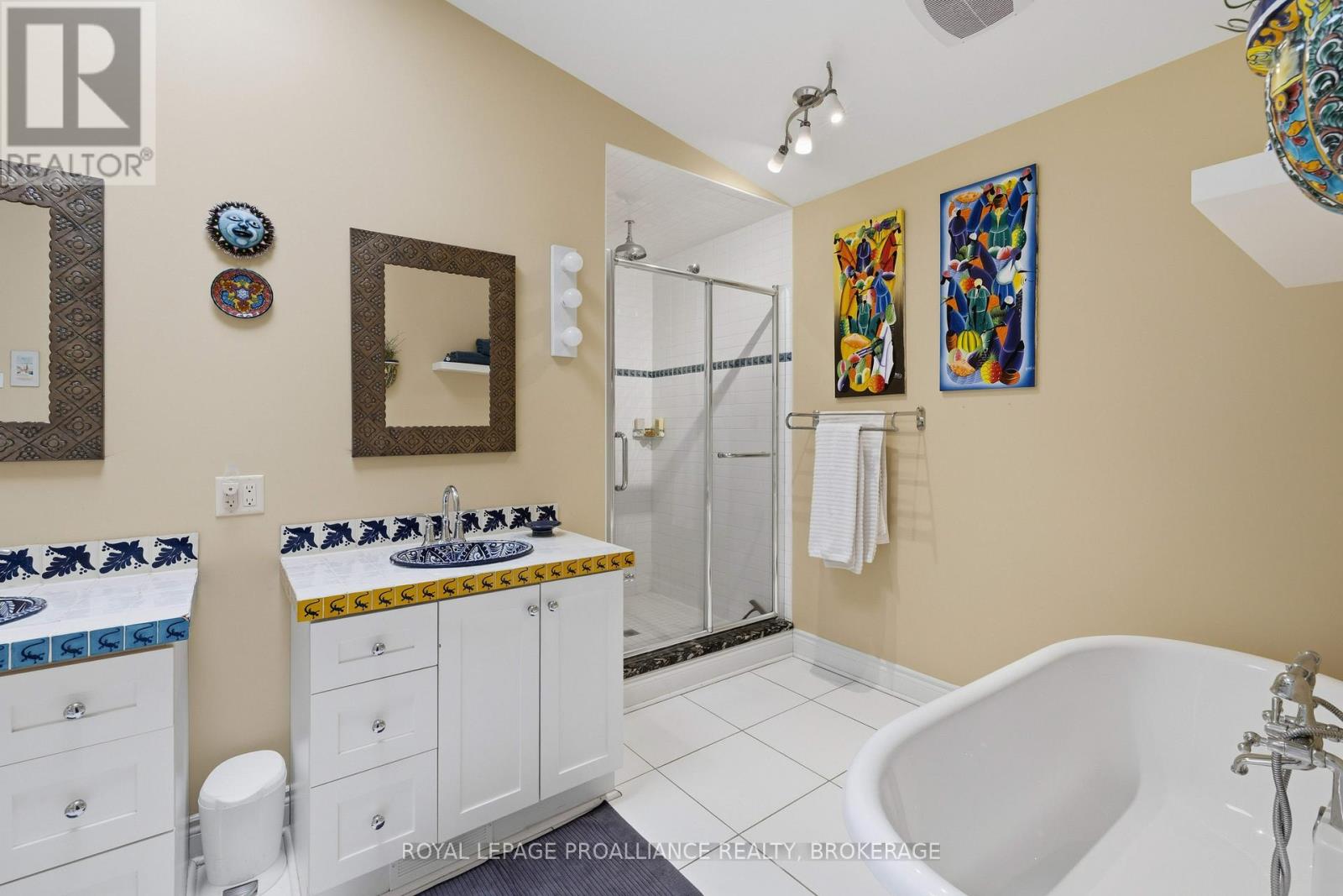 27 RIVERSIDE DRIVE - 27