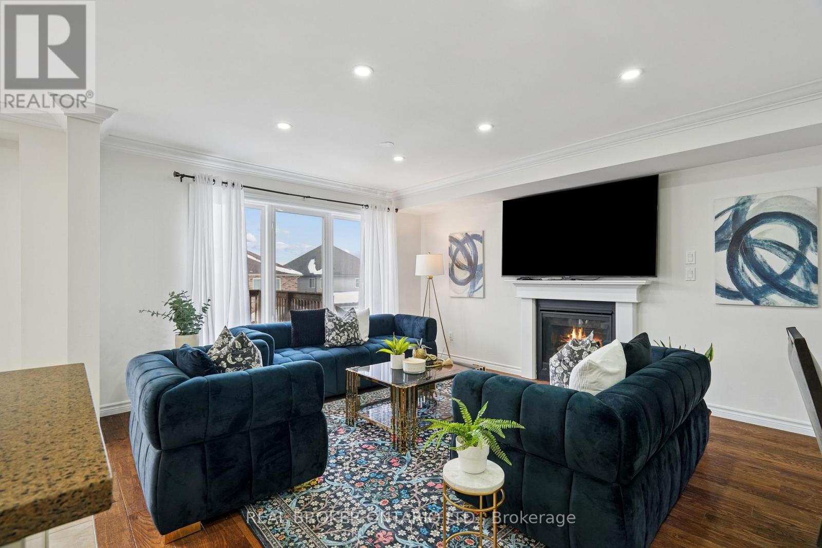 132 COKER CRESCENT - 11
