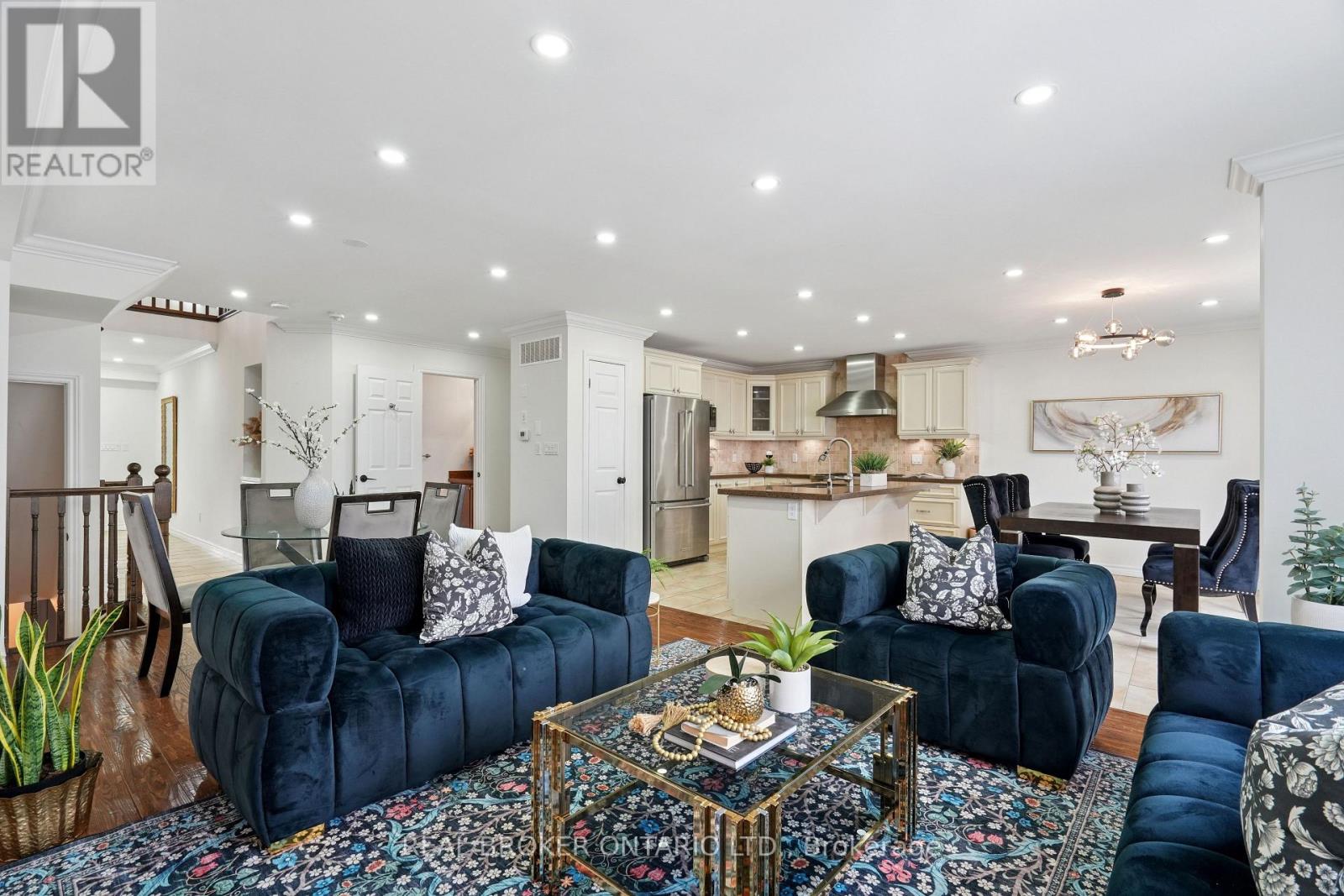 132 COKER CRESCENT - 12