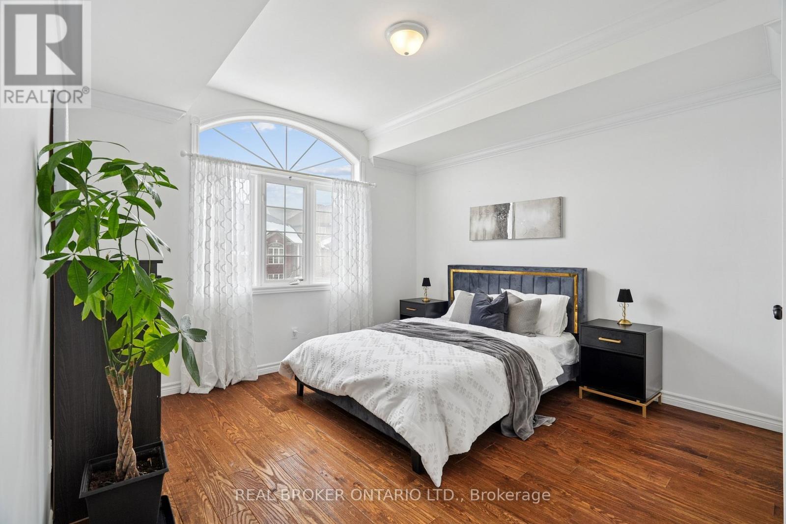 132 COKER CRESCENT - 23