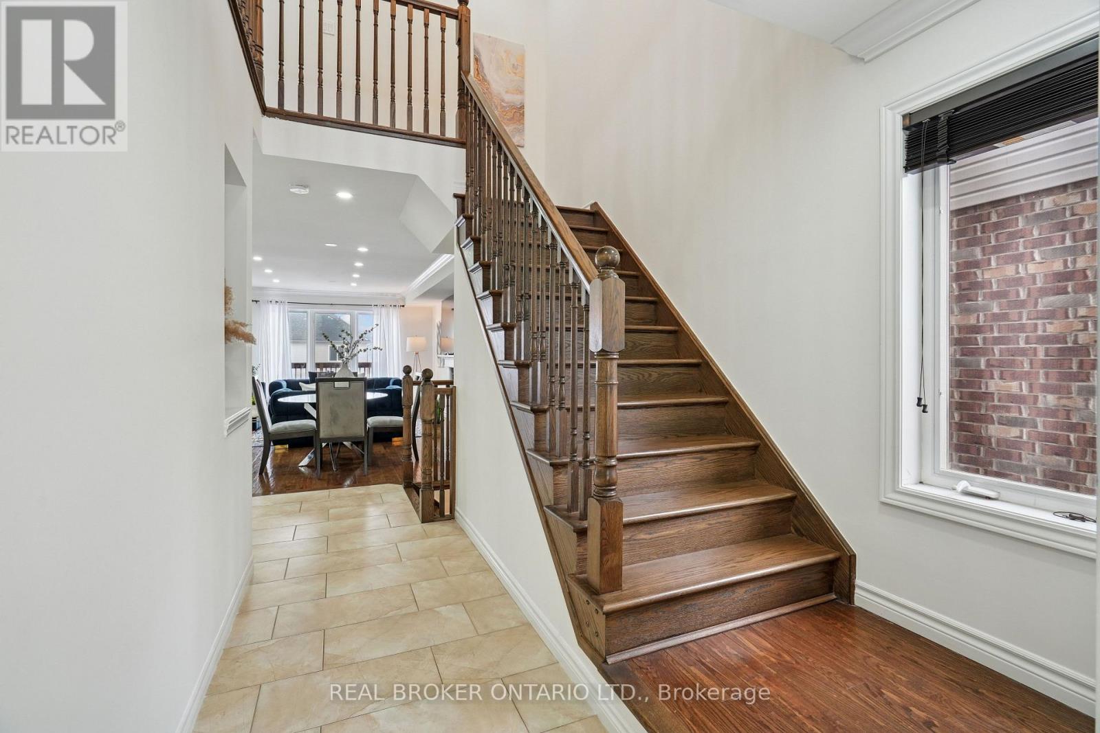 132 COKER CRESCENT - 6