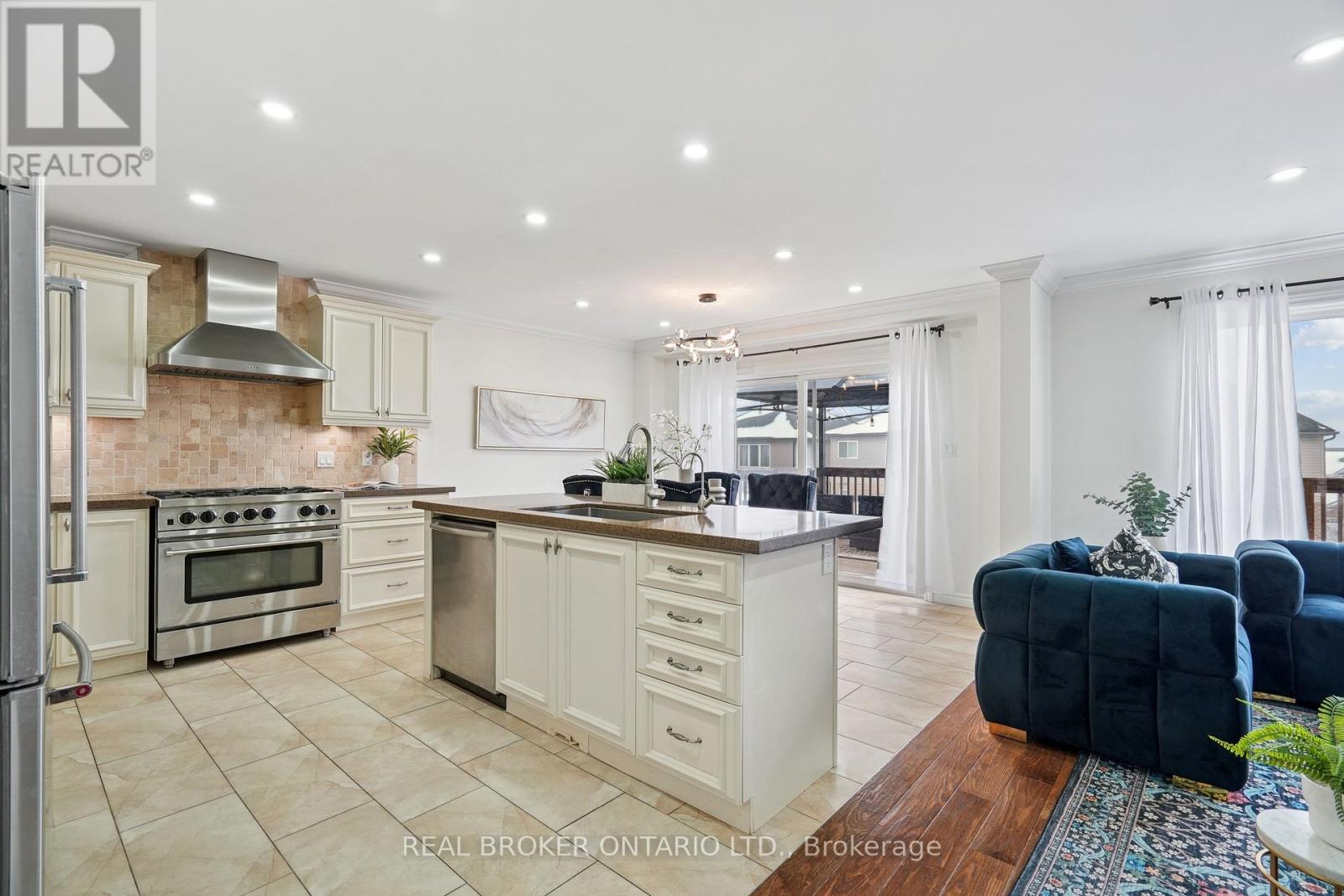 132 COKER CRESCENT - 7
