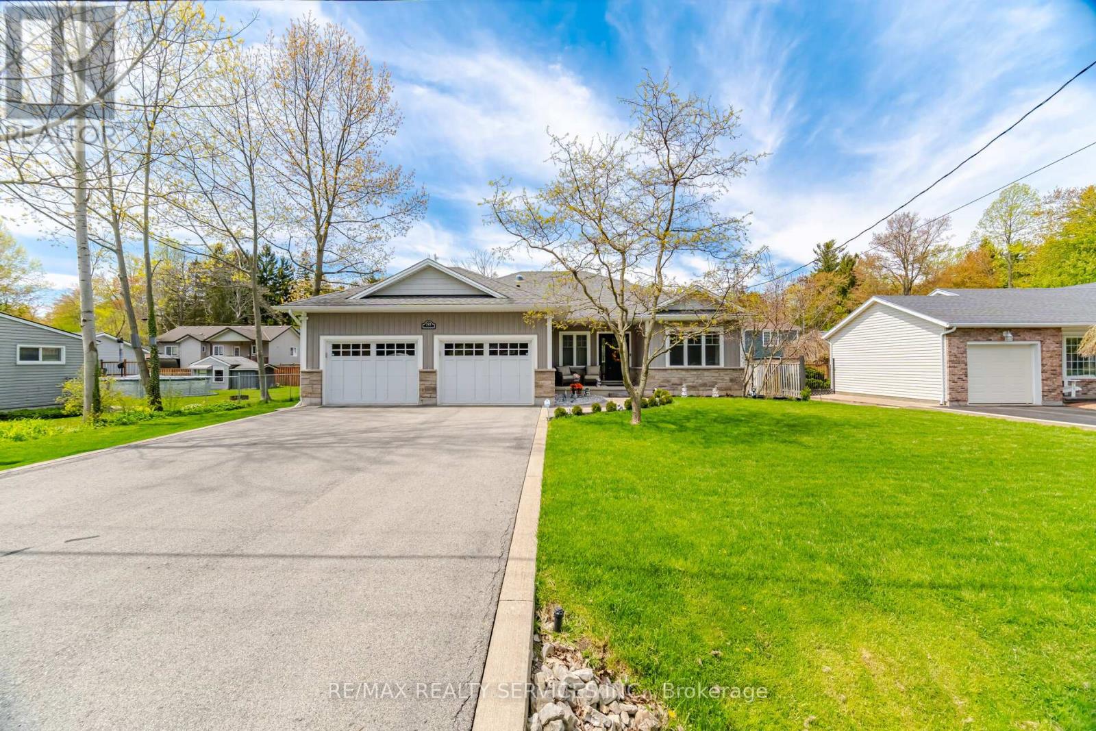 195 BURLEIGH ROAD N - 1