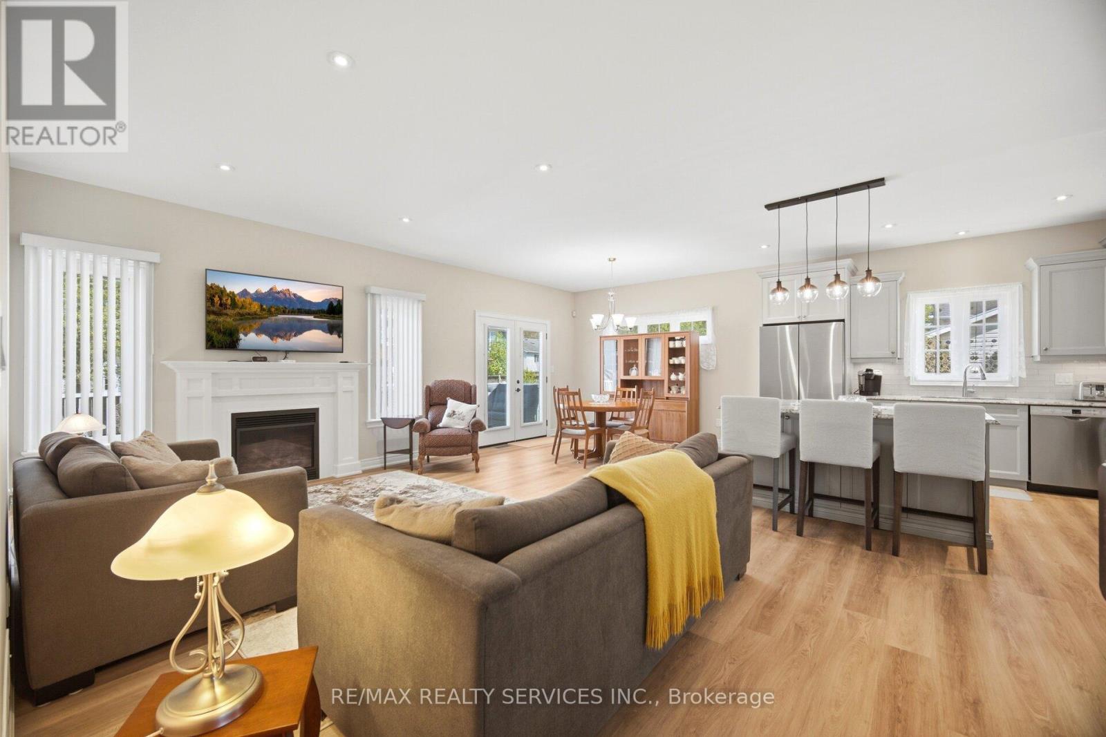 195 BURLEIGH ROAD N - 11