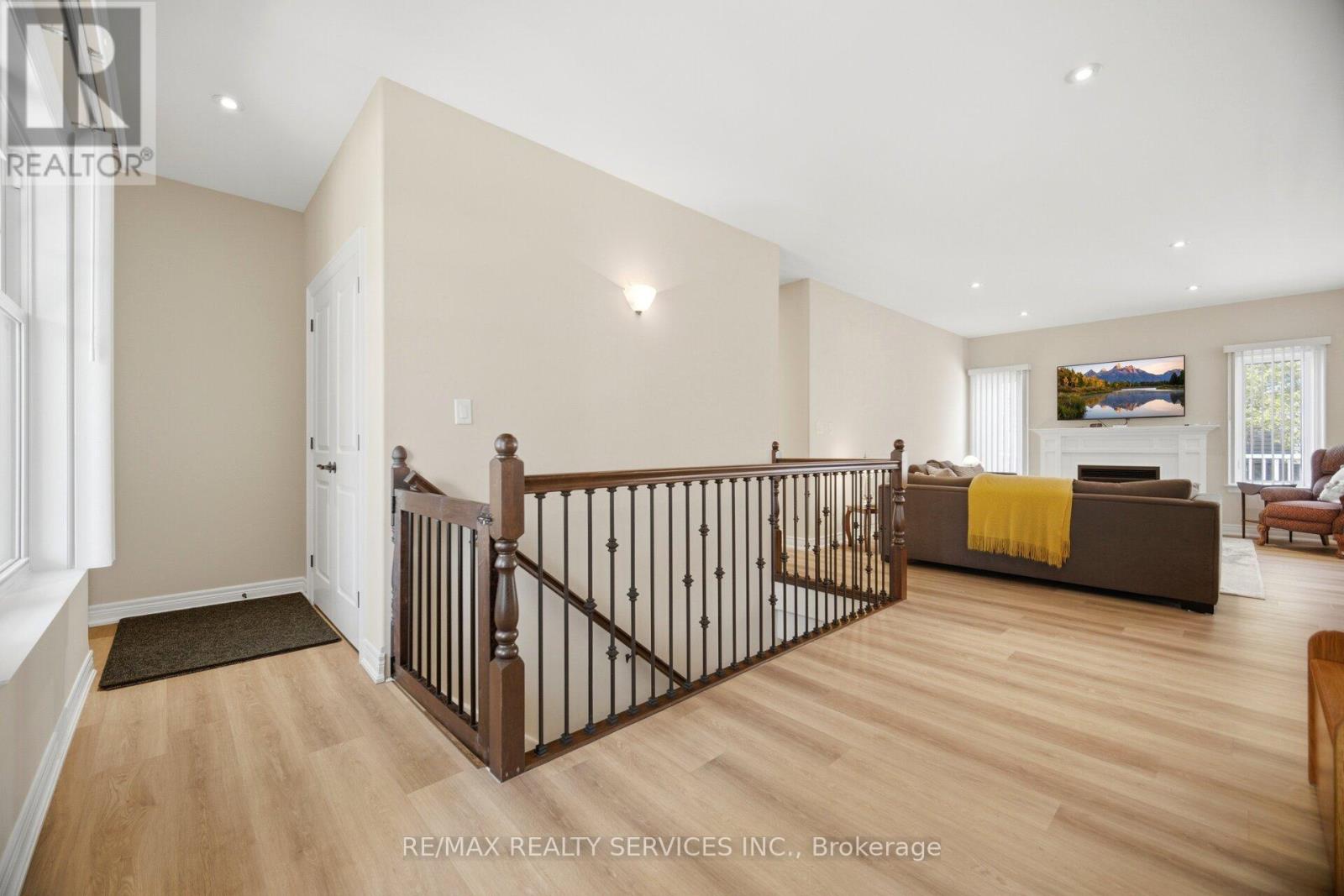 195 BURLEIGH ROAD N - 21