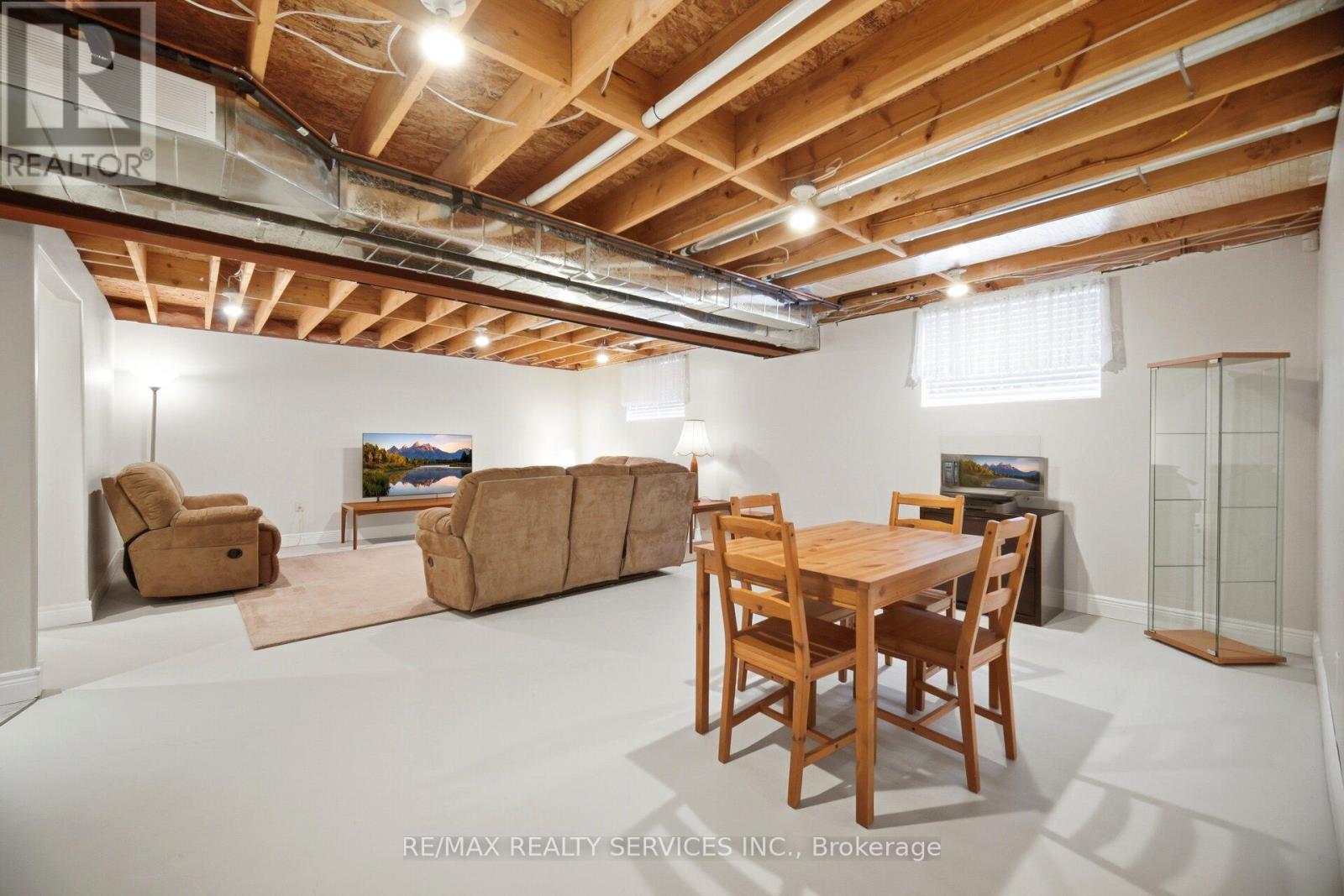 195 BURLEIGH ROAD N - 24