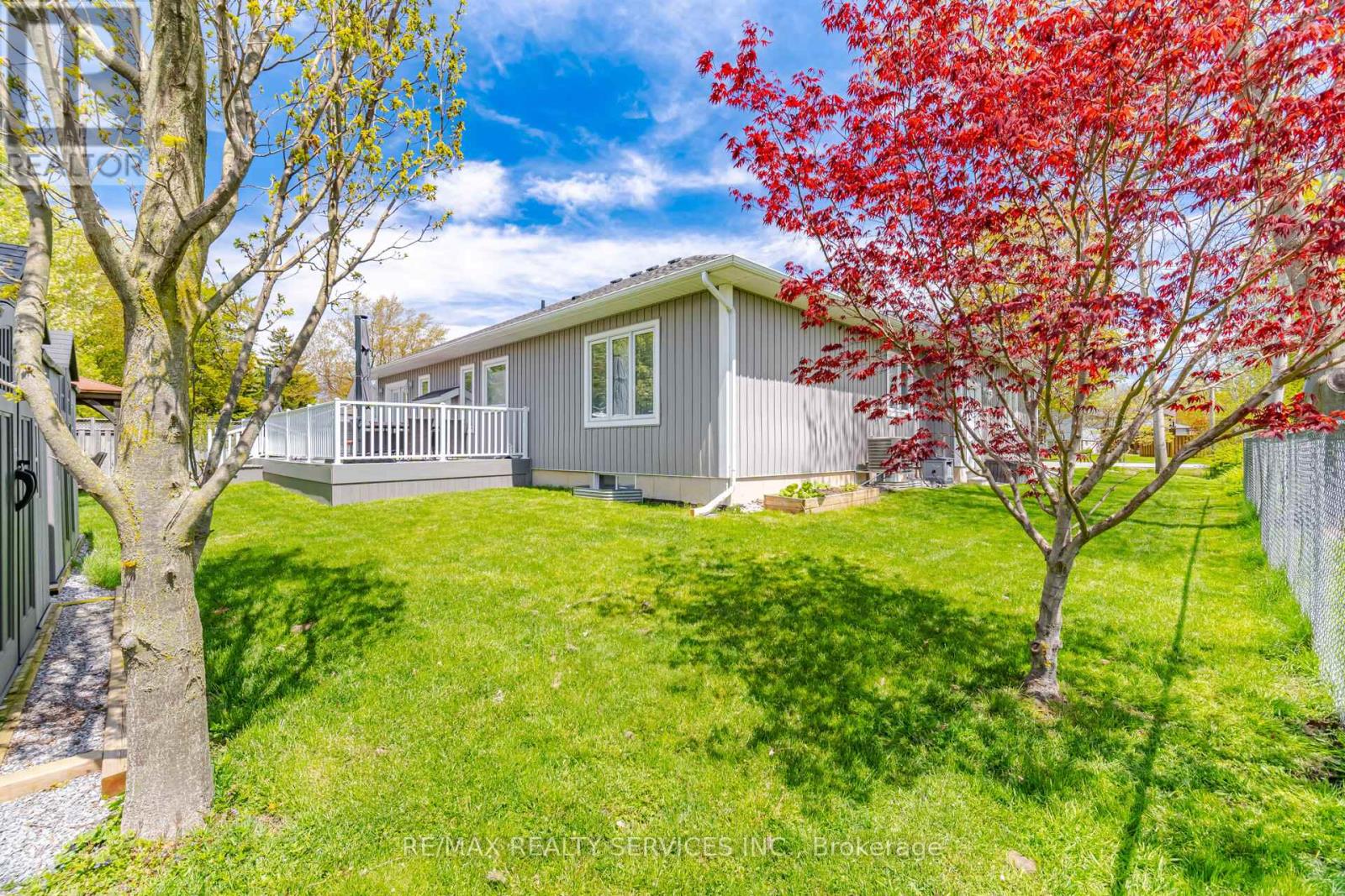 195 BURLEIGH ROAD N - 33