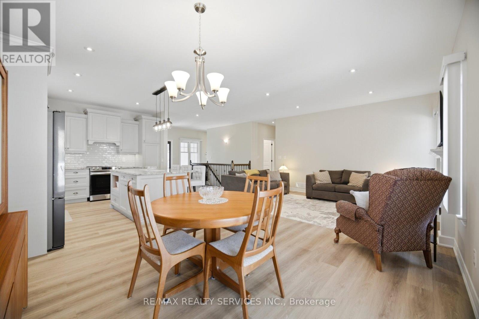 195 BURLEIGH ROAD N - 9