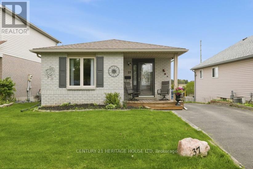 37 ANASTASIA CRESCENT - 1