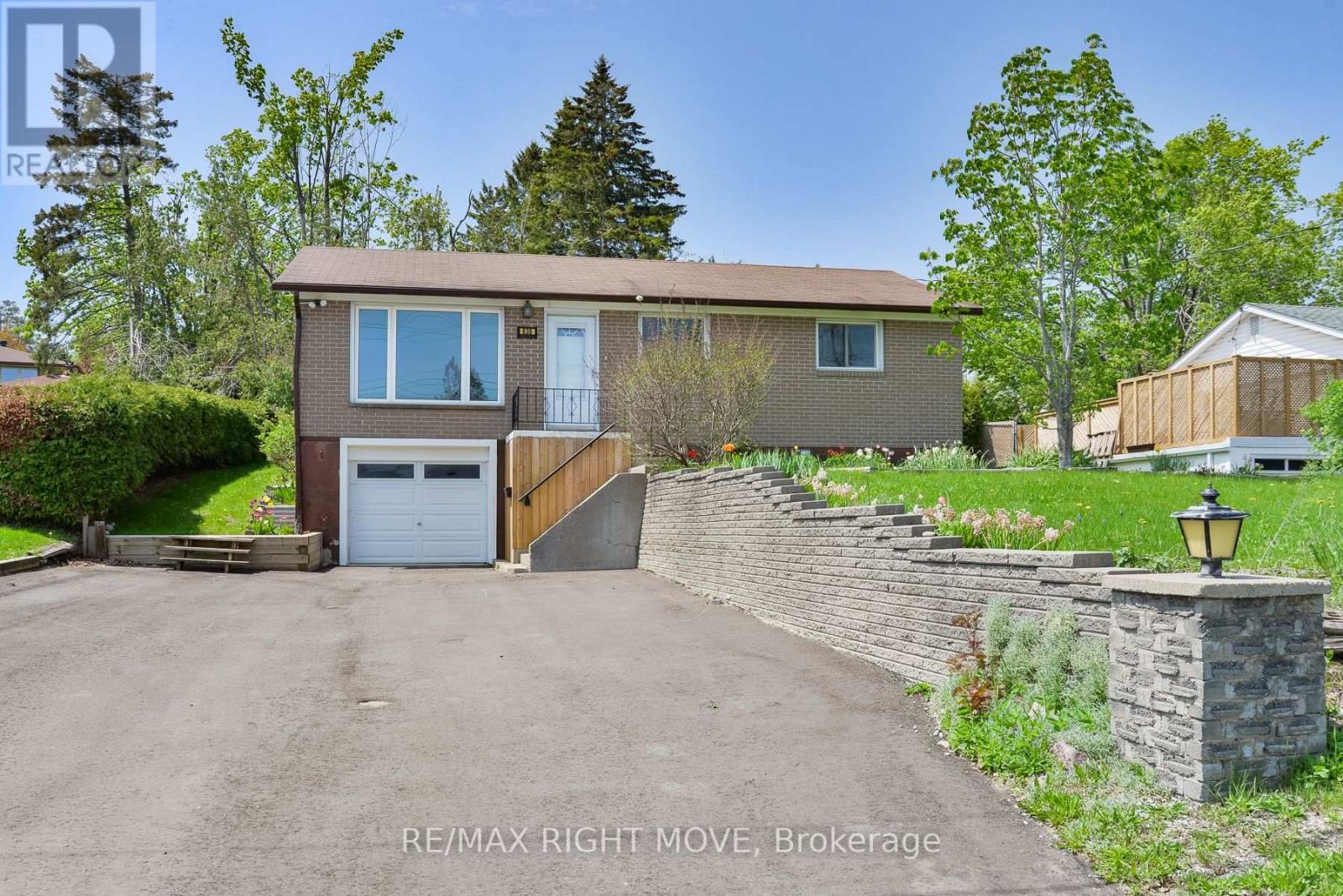 636 MISSISSAGA STREET W - 1