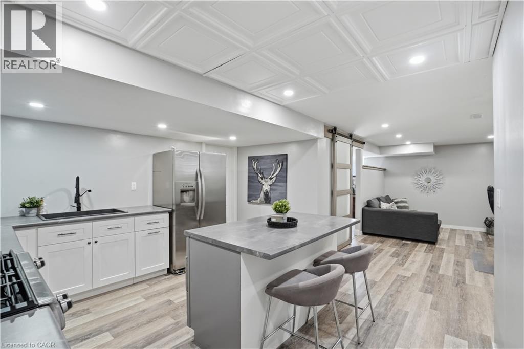 52 SUNNYCROFT Court - 25