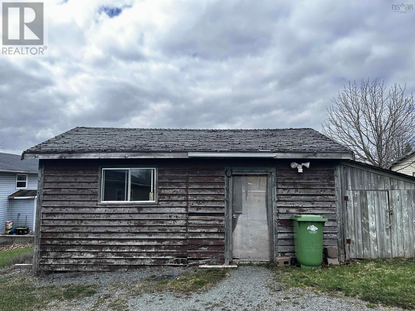 Property 8 of 28 of 22 Old Halifax Road W