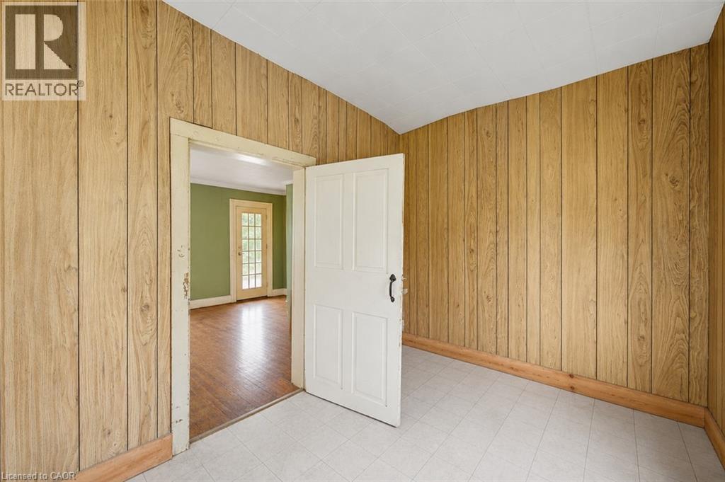 36 ELGIN Street E - 16