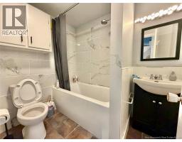 Enclosed porch - 40 Mcdougall Avenue, Moncton, NB E1C6A9 Photo 11