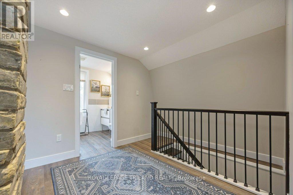 88 BRISCOE STREET E - 25