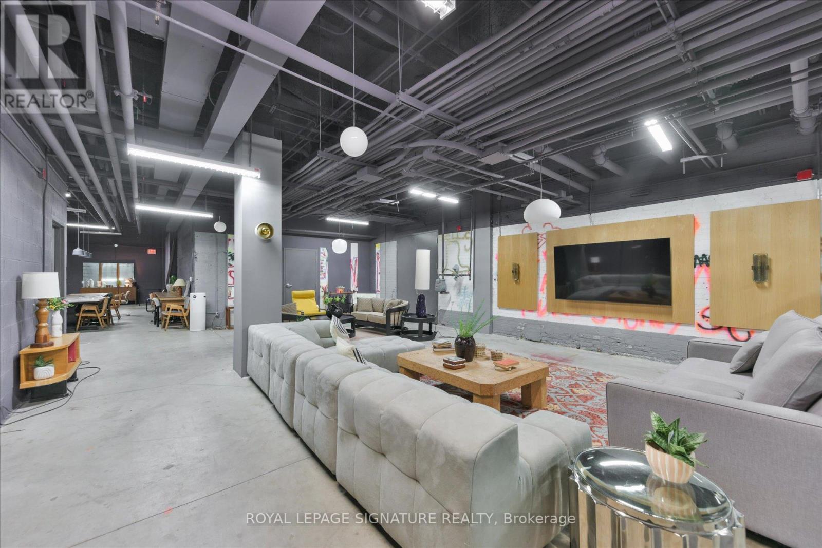 #618 43 HANNA AVENUE - 34
