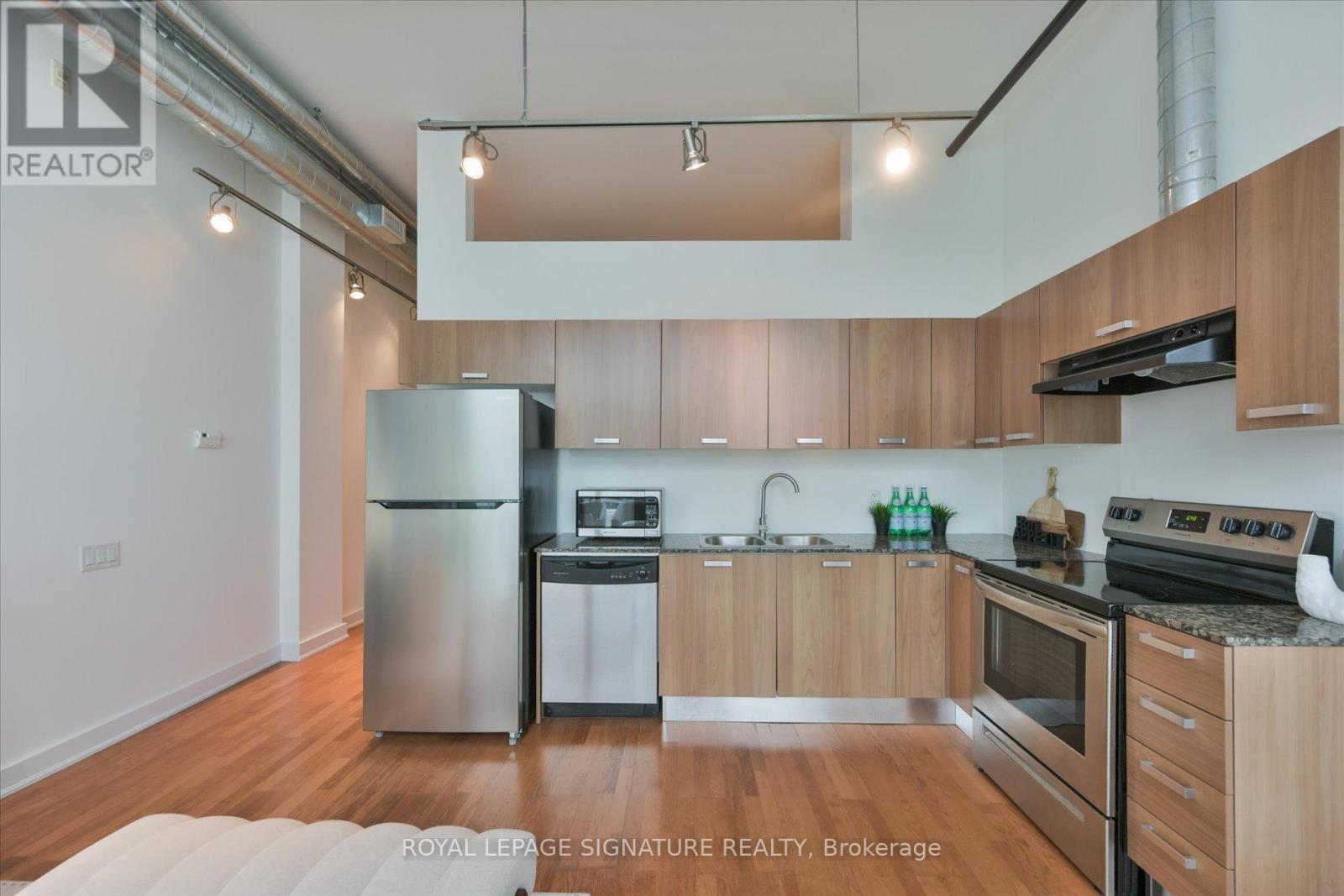 #618 43 HANNA AVENUE - 4