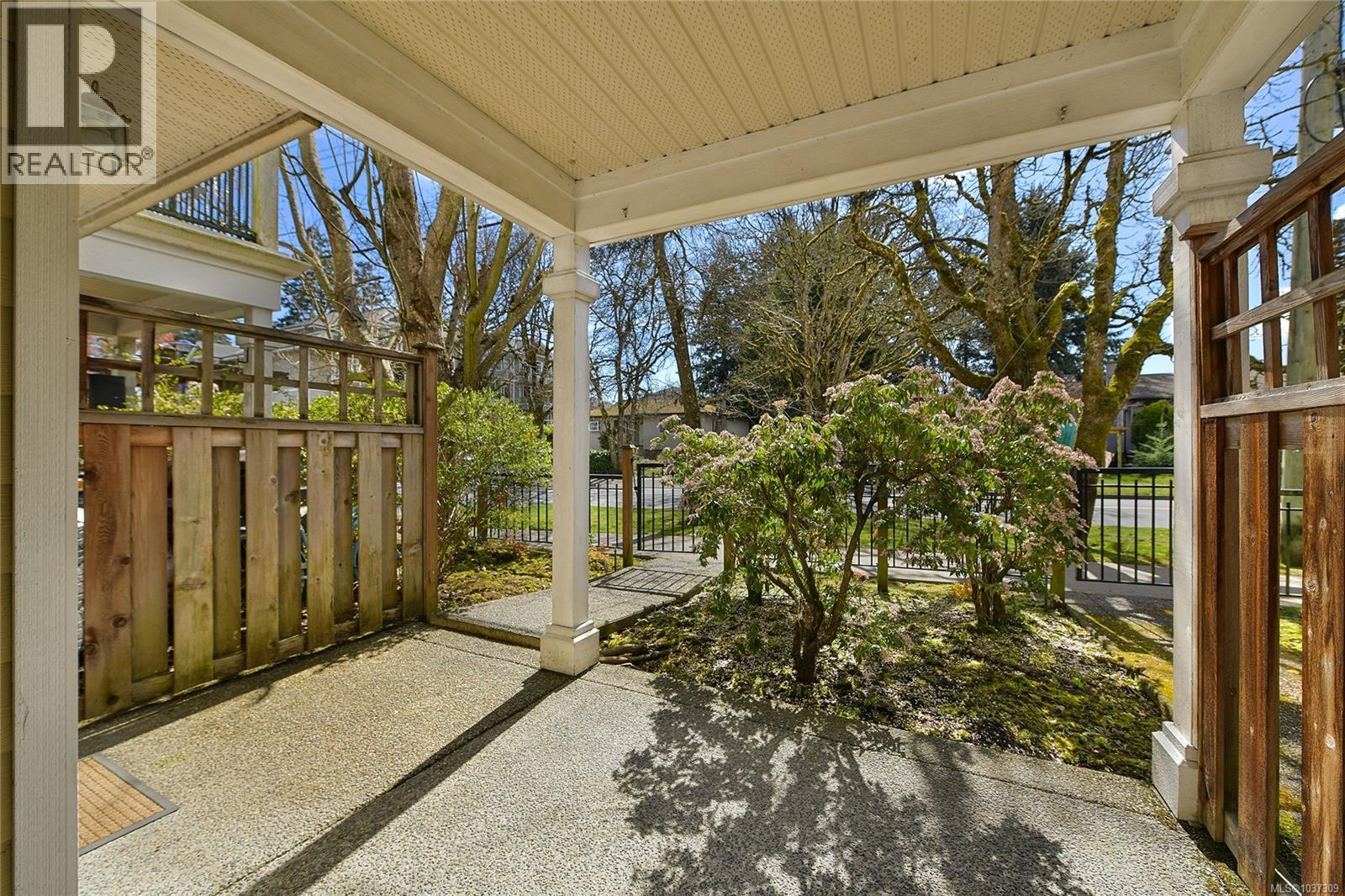 #103 820 Brock Ave - 5