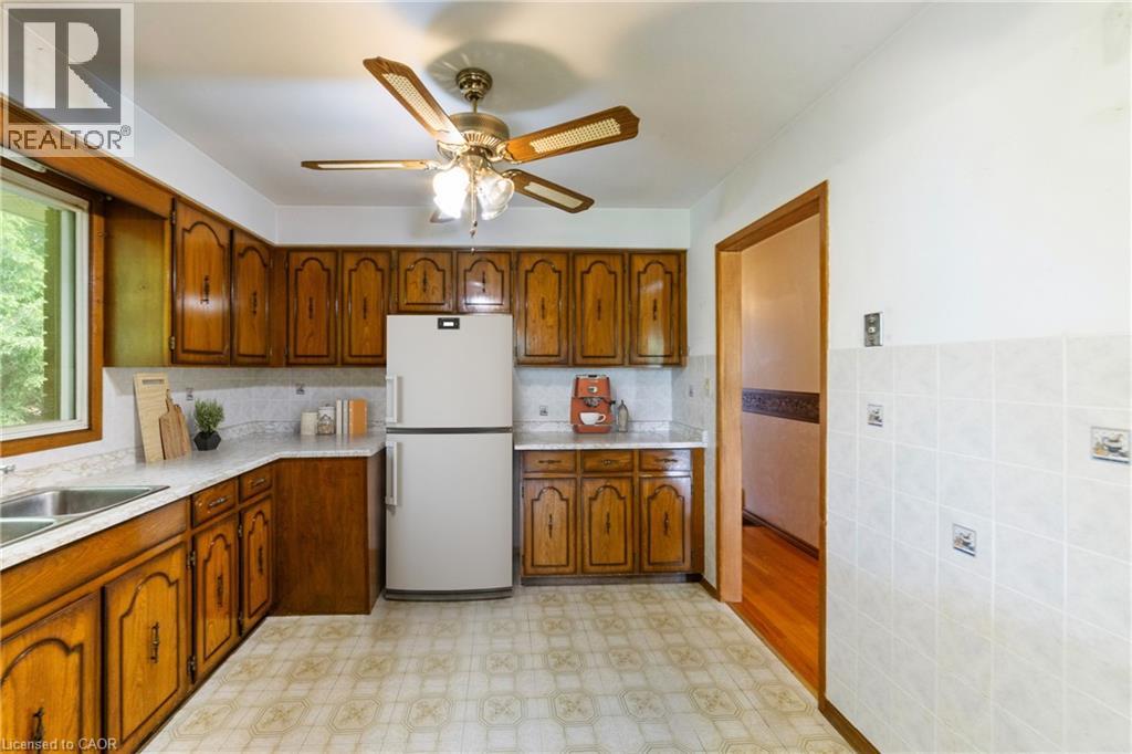 240 MUD Street W - 16