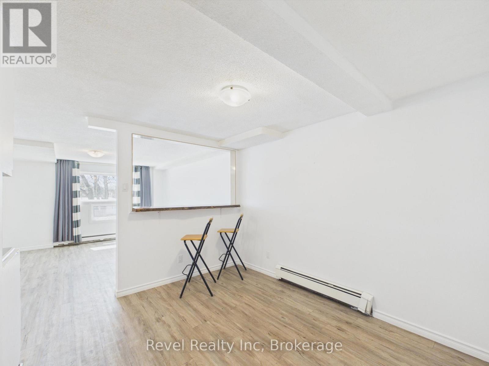3 WELLINGTON STREET - 28