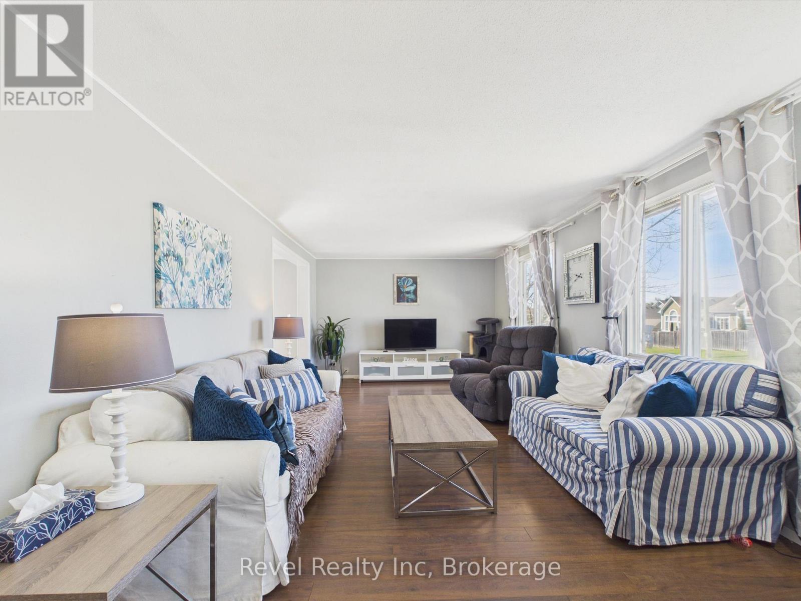 3 WELLINGTON STREET - 7