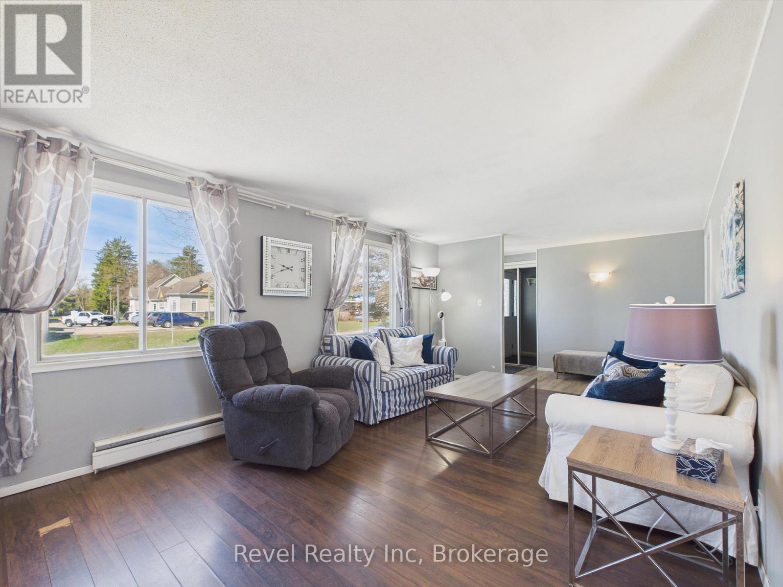 3 WELLINGTON STREET - 8
