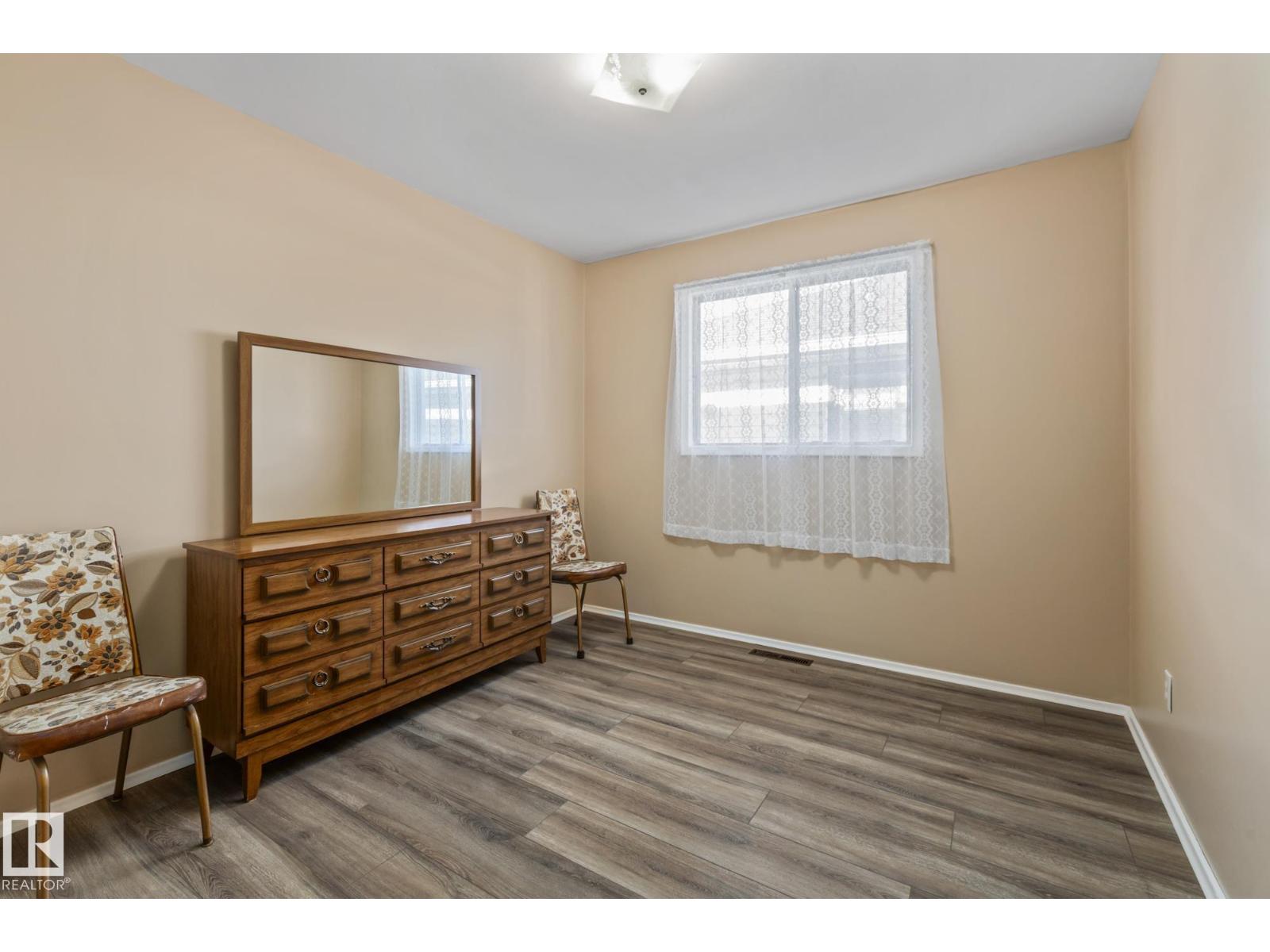 11926/11928 56 ST NW - 16