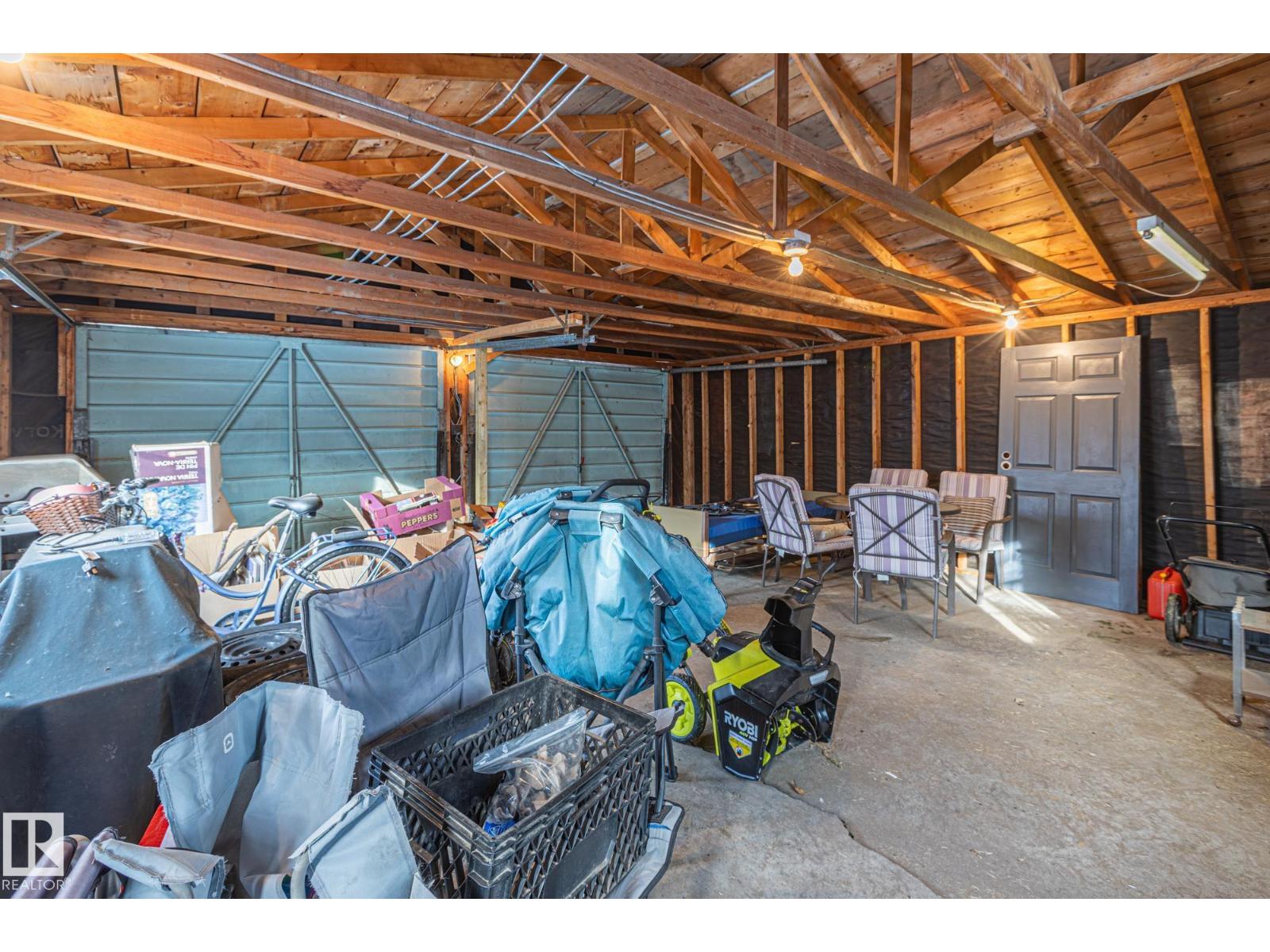 11926/11928 56 ST NW - 31