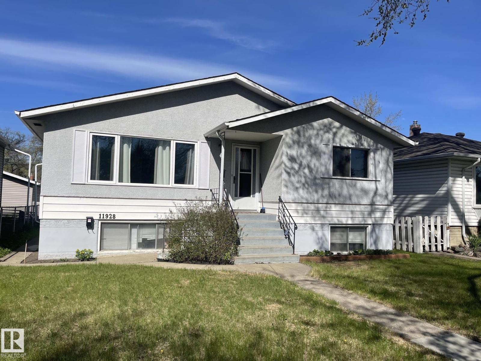 11926/11928 56 ST NW - 32