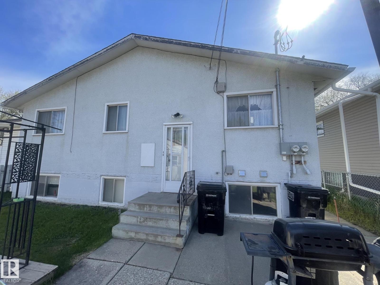 11926/11928 56 ST NW - 34