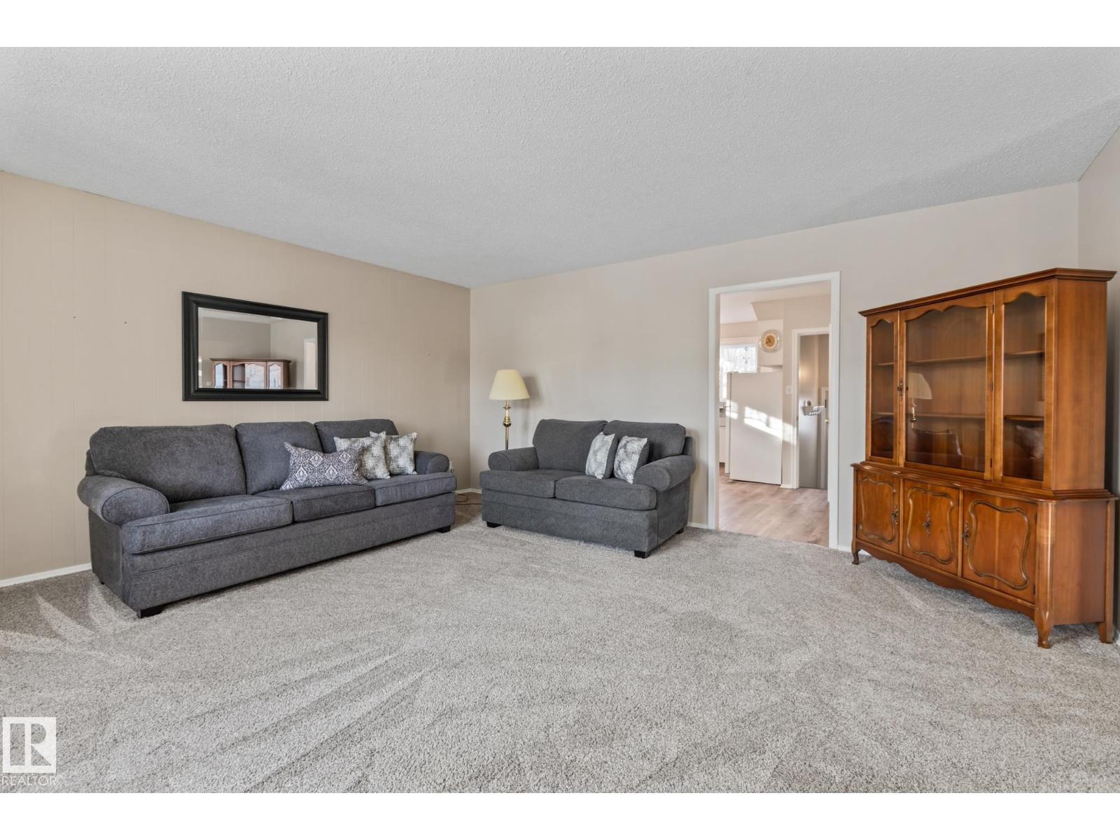 11926/11928 56 ST NW - 4