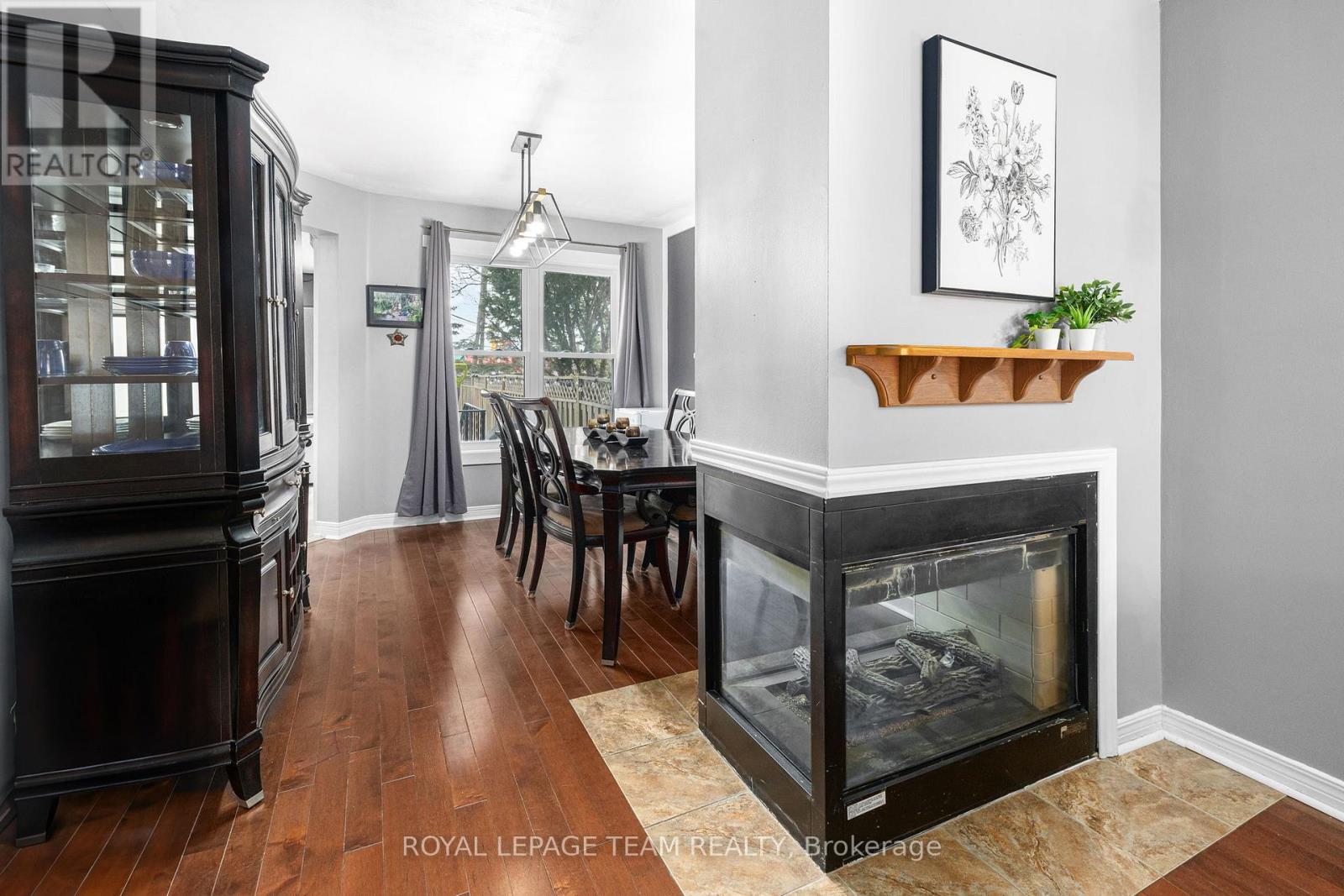 29 GRENADIER WAY - 12