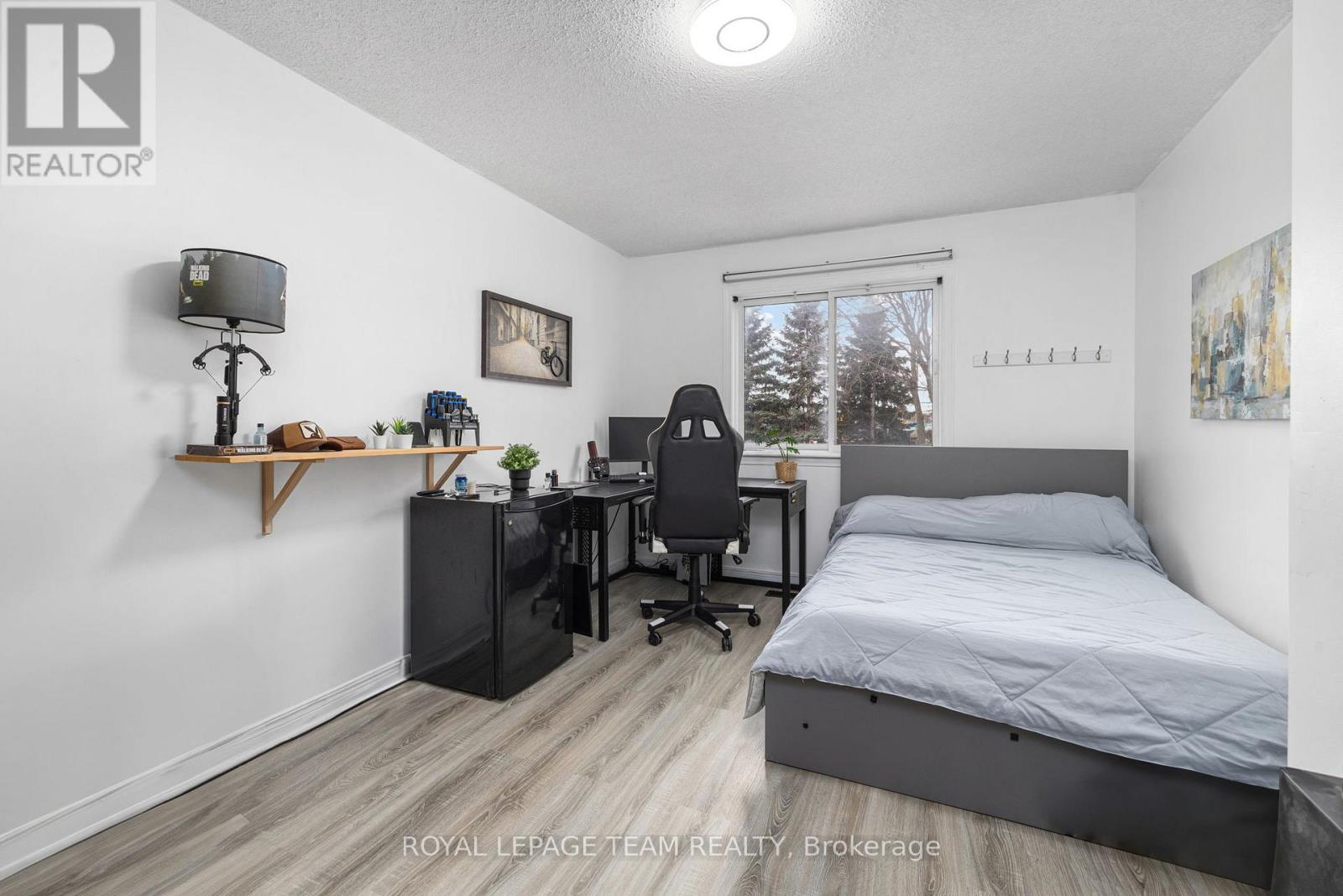 29 GRENADIER WAY - 25