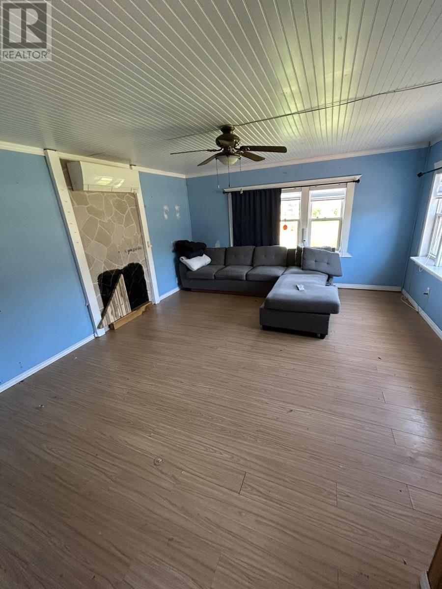 2145 Strathcona Road - 10